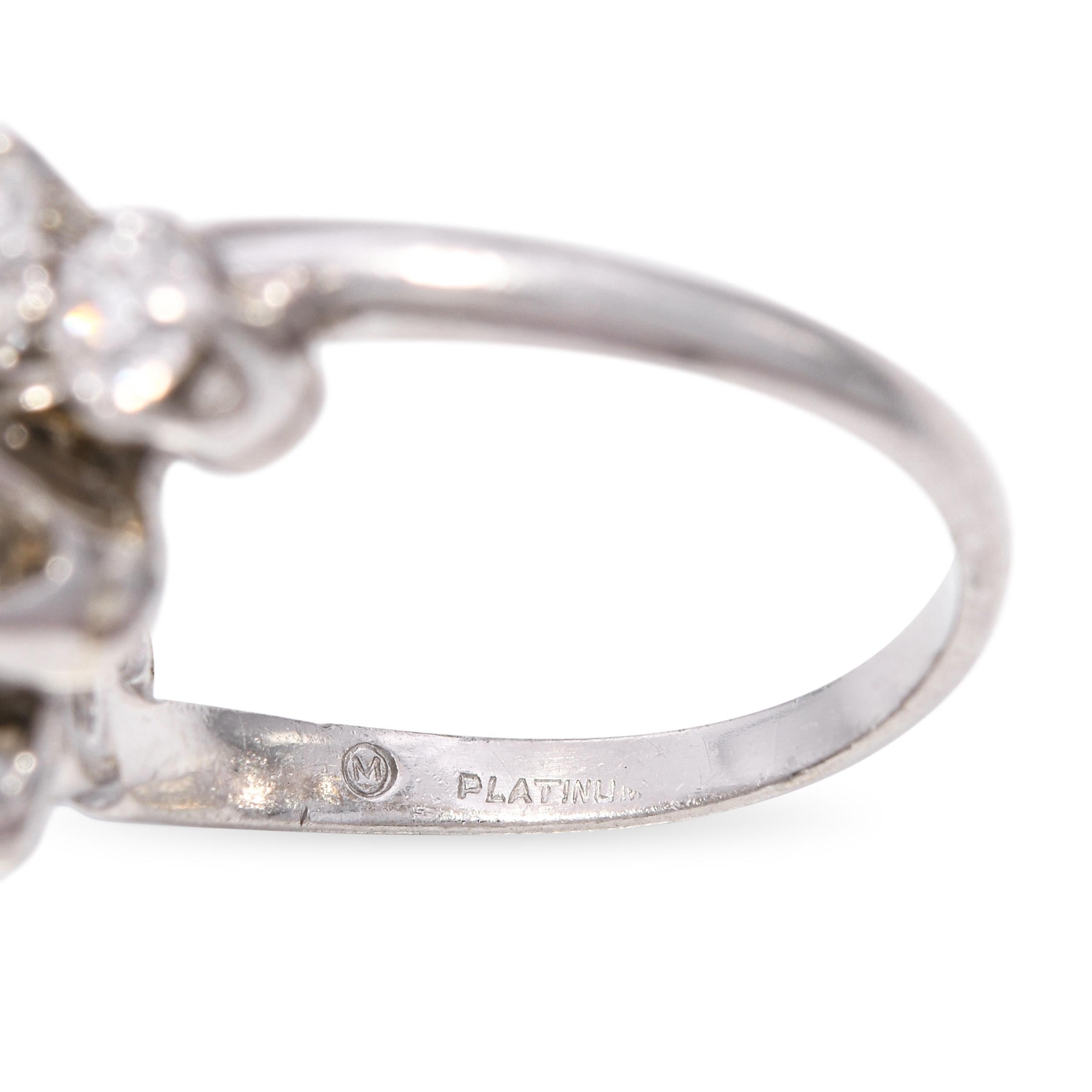 Donna Anello a grappolo di diamanti d'epoca Louis J. Meyer in platino da 2,20 carati in vendita