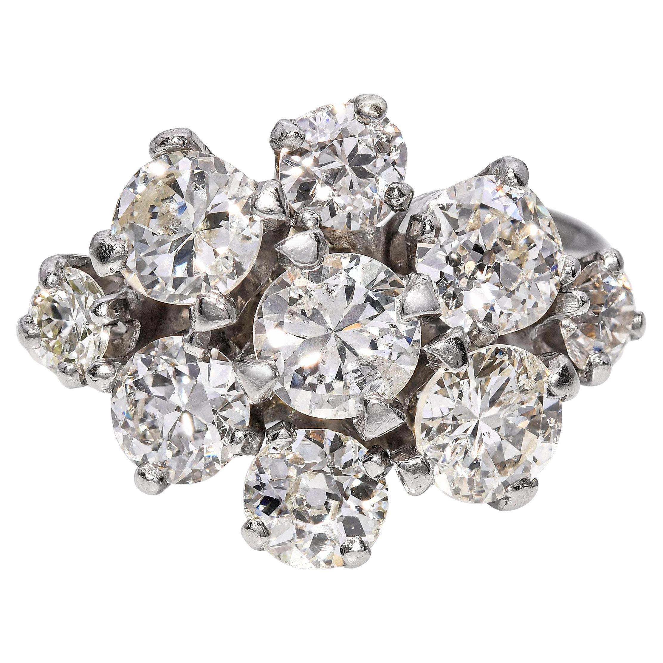 Anello a grappolo di diamanti d
epoca Louis J. Meyer in platino da 2,20 carati in vendita