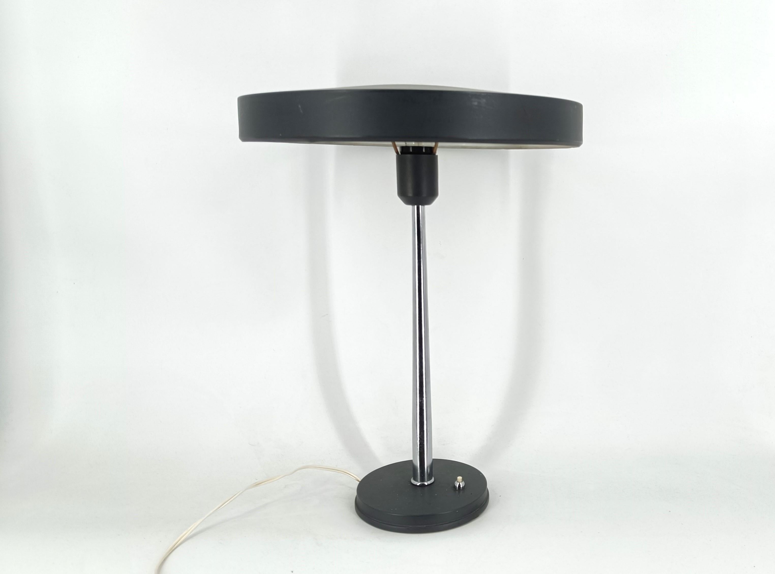 Lampada da tavolo vintage Louis Kalff, anni '60 In condizioni buone in vendita a Leuven, Vlaams Gewest