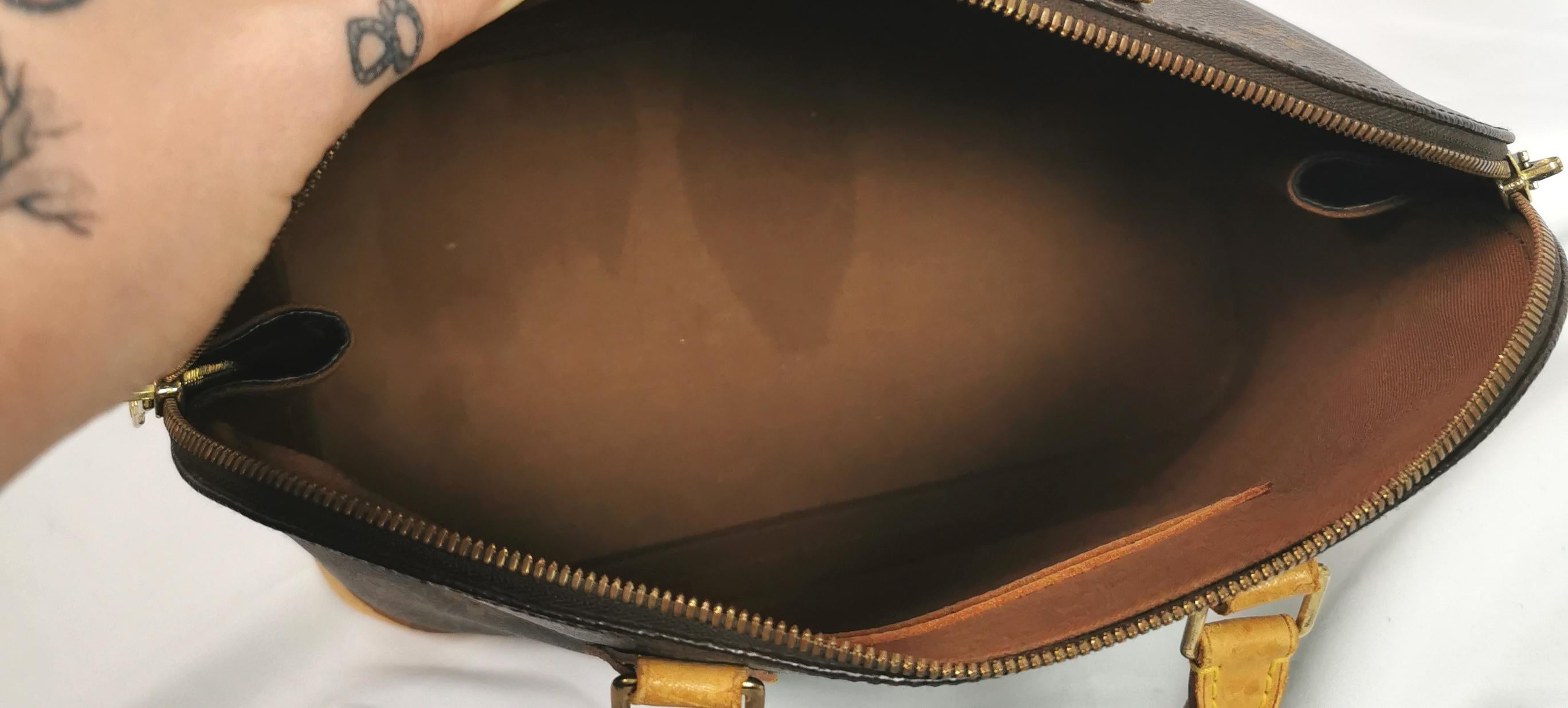 Vintage Louis Vuitton Alma MM handbag, top handle, 1998 For Sale 7