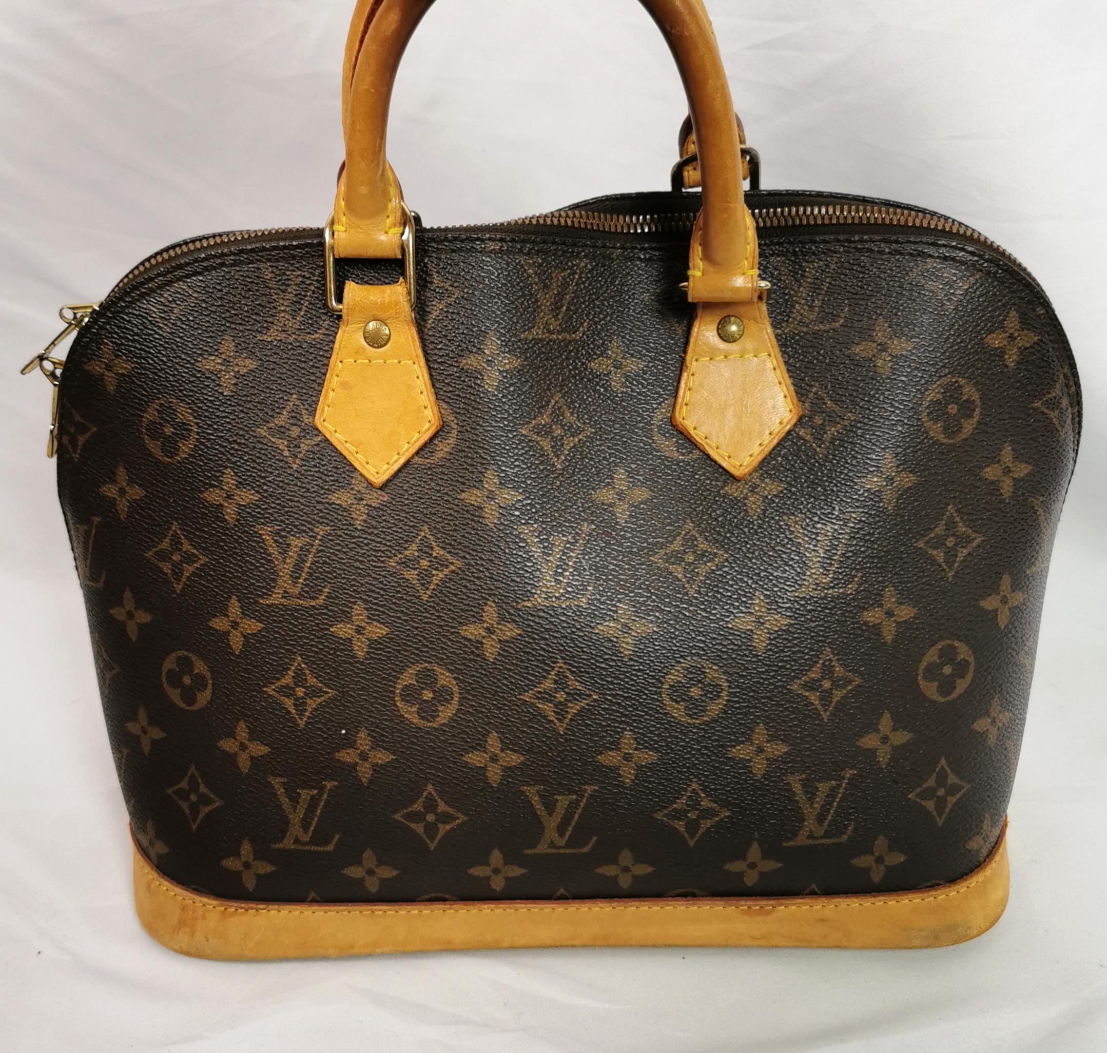 Vintage Louis Vuitton Alma MM handbag, top handle, 1998 In Fair Condition For Sale In NEWARK, GB
