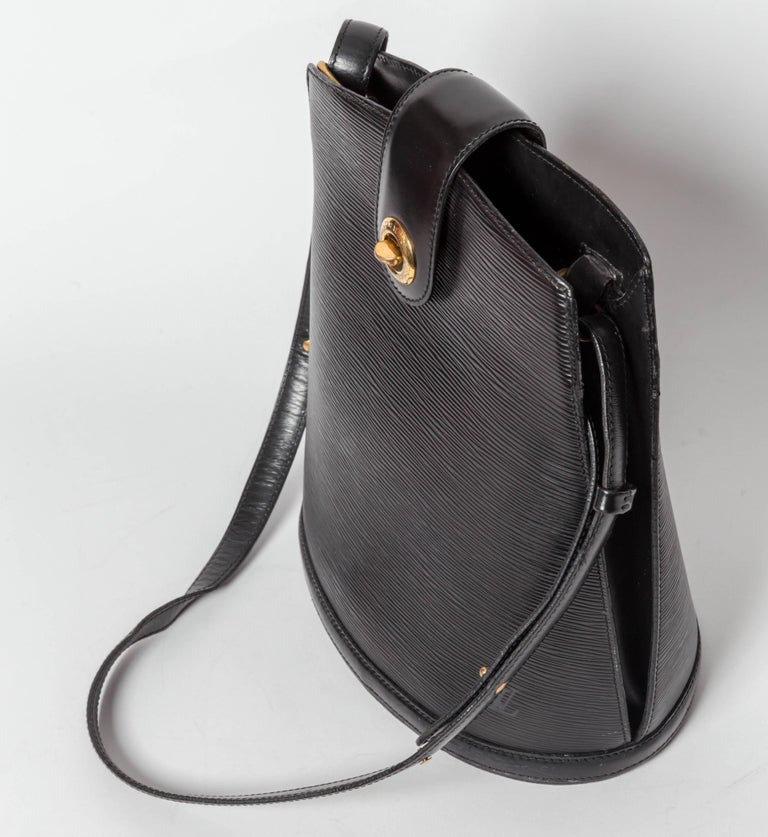Ven Beauty Concept - Louis Vuitton Black Epi Leather Cluny Bucket