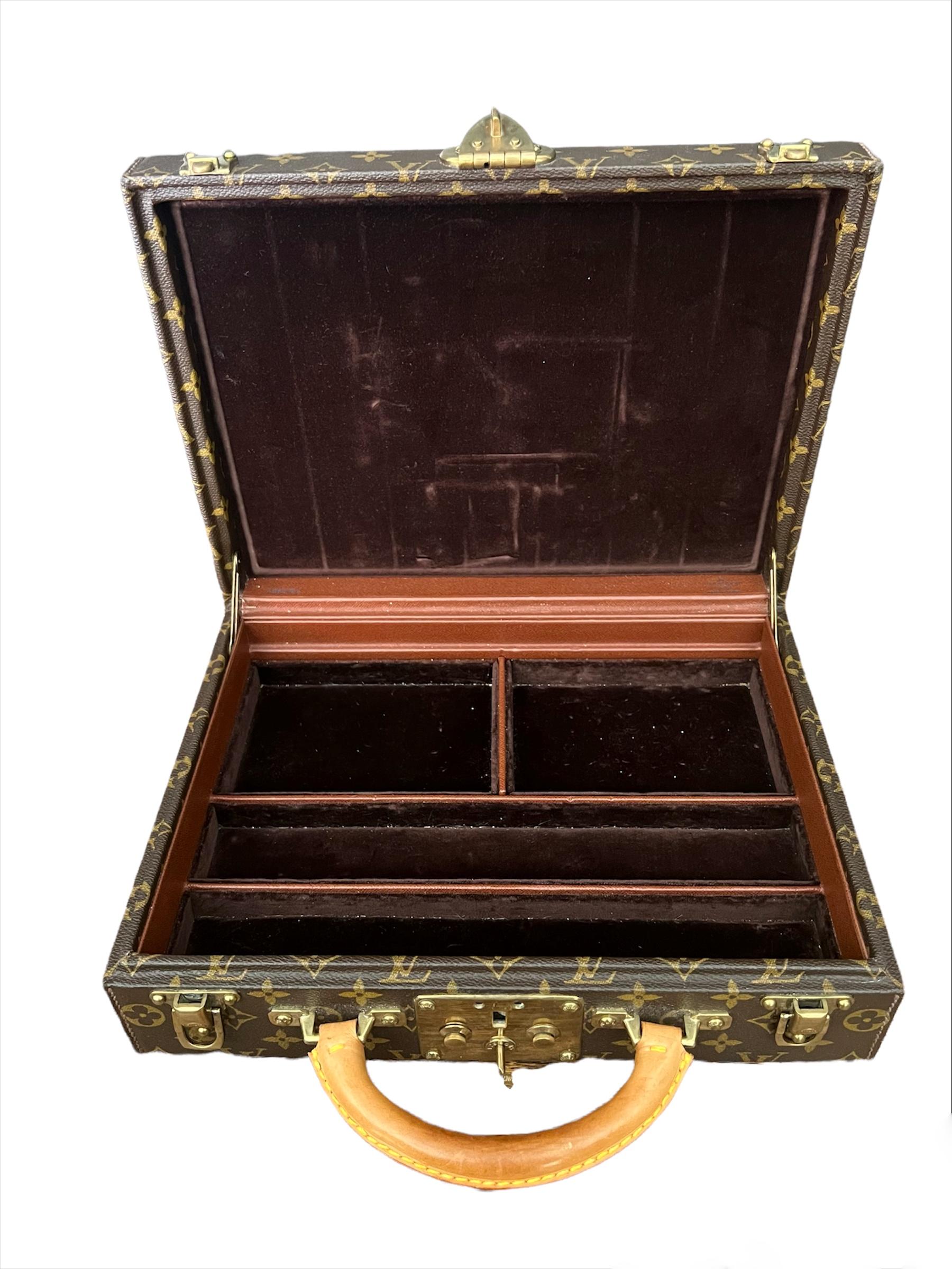 Vintage Louis Vuitton Boite Bijoux Jewelry Travel Trunk Case In Good Condition For Sale In Beverly Hills, CA