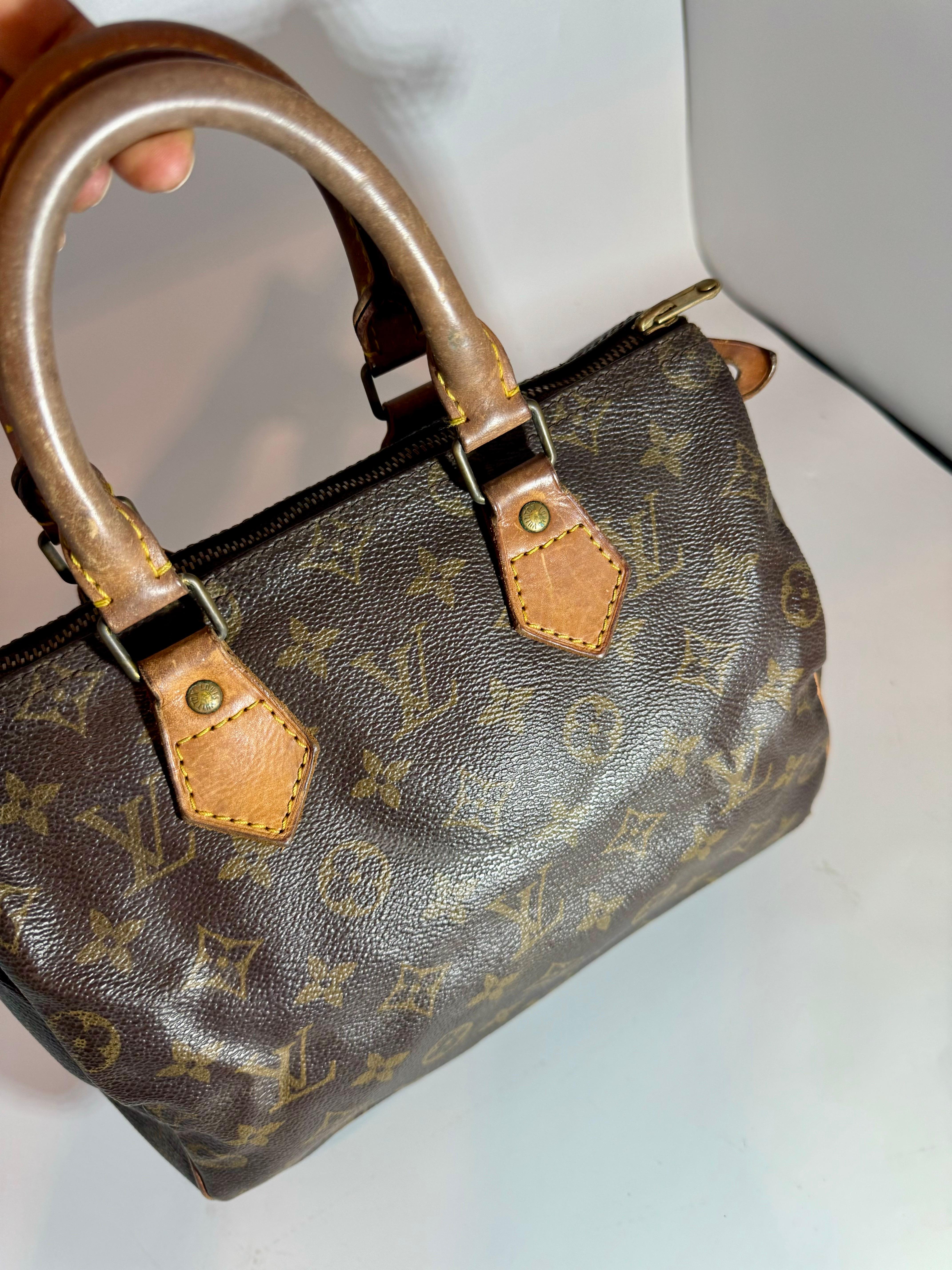 Vintage LOUIS VUITTON Brown Monogram Canvas Speedy 30,  Most popular Mini Bag In Good Condition For Sale In New York, NY