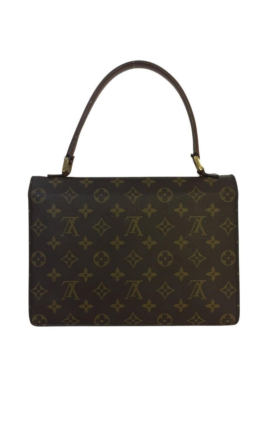 Louis Vuitton Concorde Monogram Canvas is just as stunning as the Parisian square it is named after, which sits between the Champs-Élysées and Jardin des Tuileries.The bag has Vachetta leather trims and the hardware is gold-plated. Open its envelope
