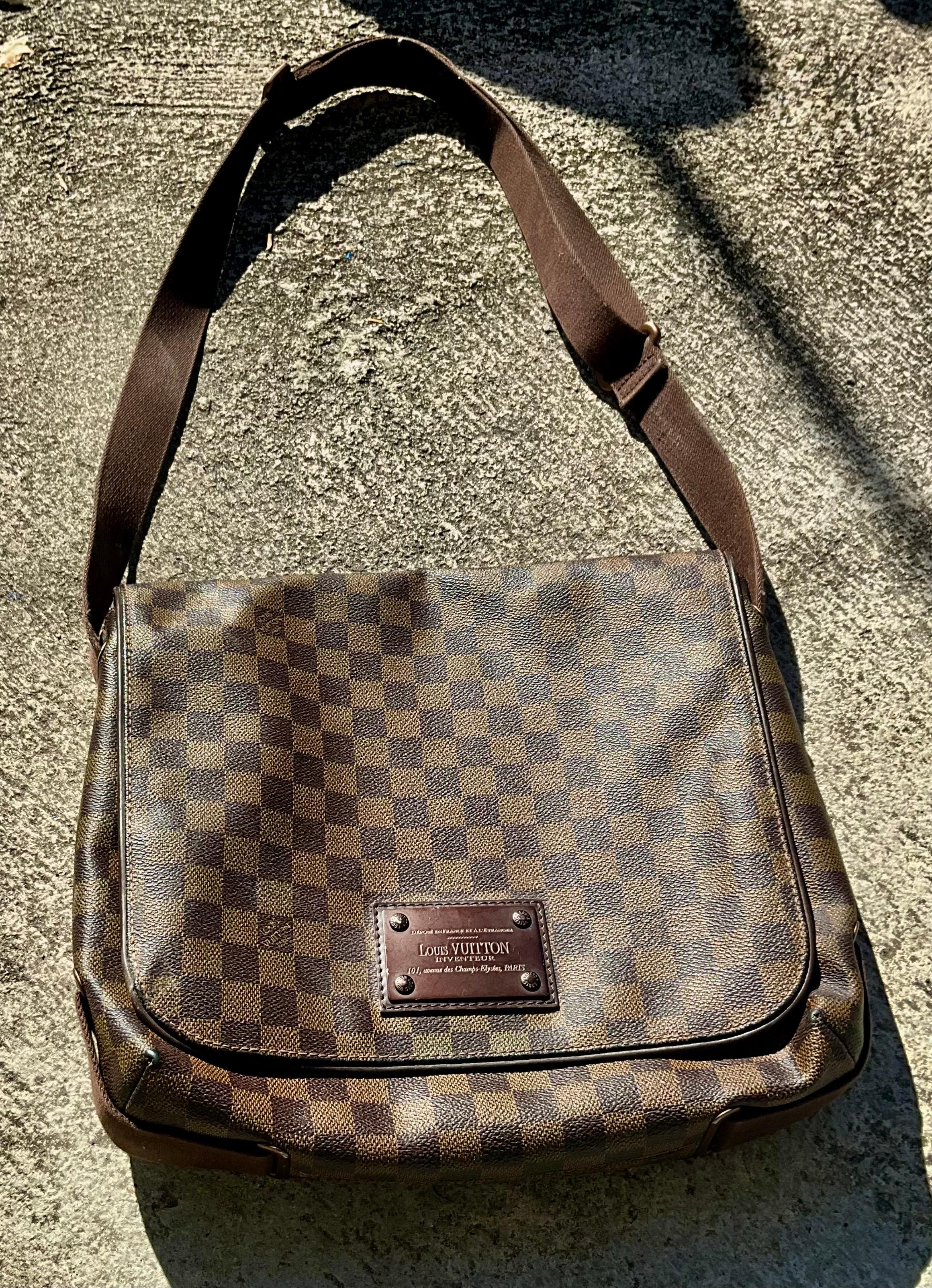Brown Vintage Louis Vuitton Damier Ebene Messenger Bag For Sale