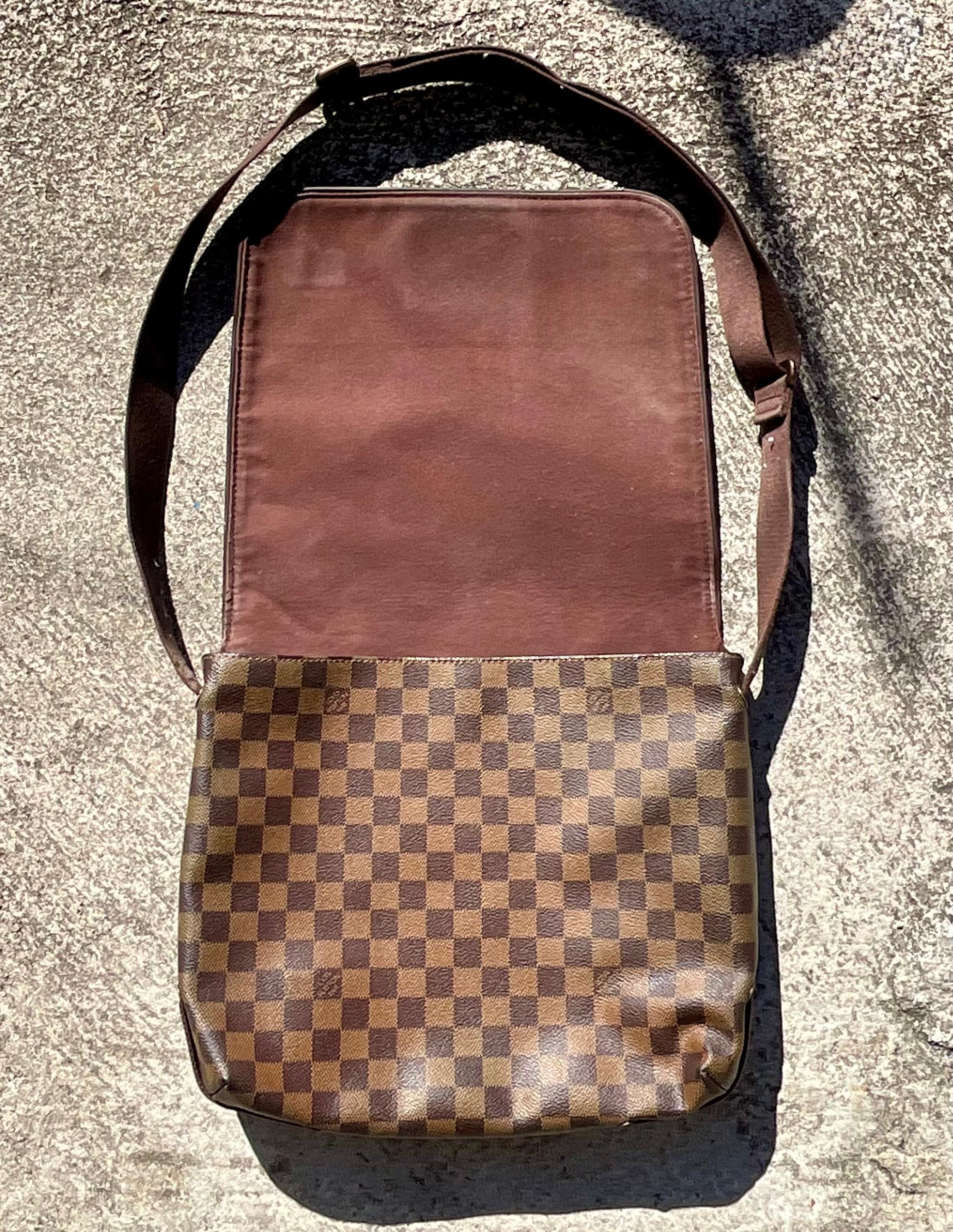 Vintage Louis Vuitton Damier Ebene Messenger Bag In Good Condition For Sale In Lake Worth Beach, FL