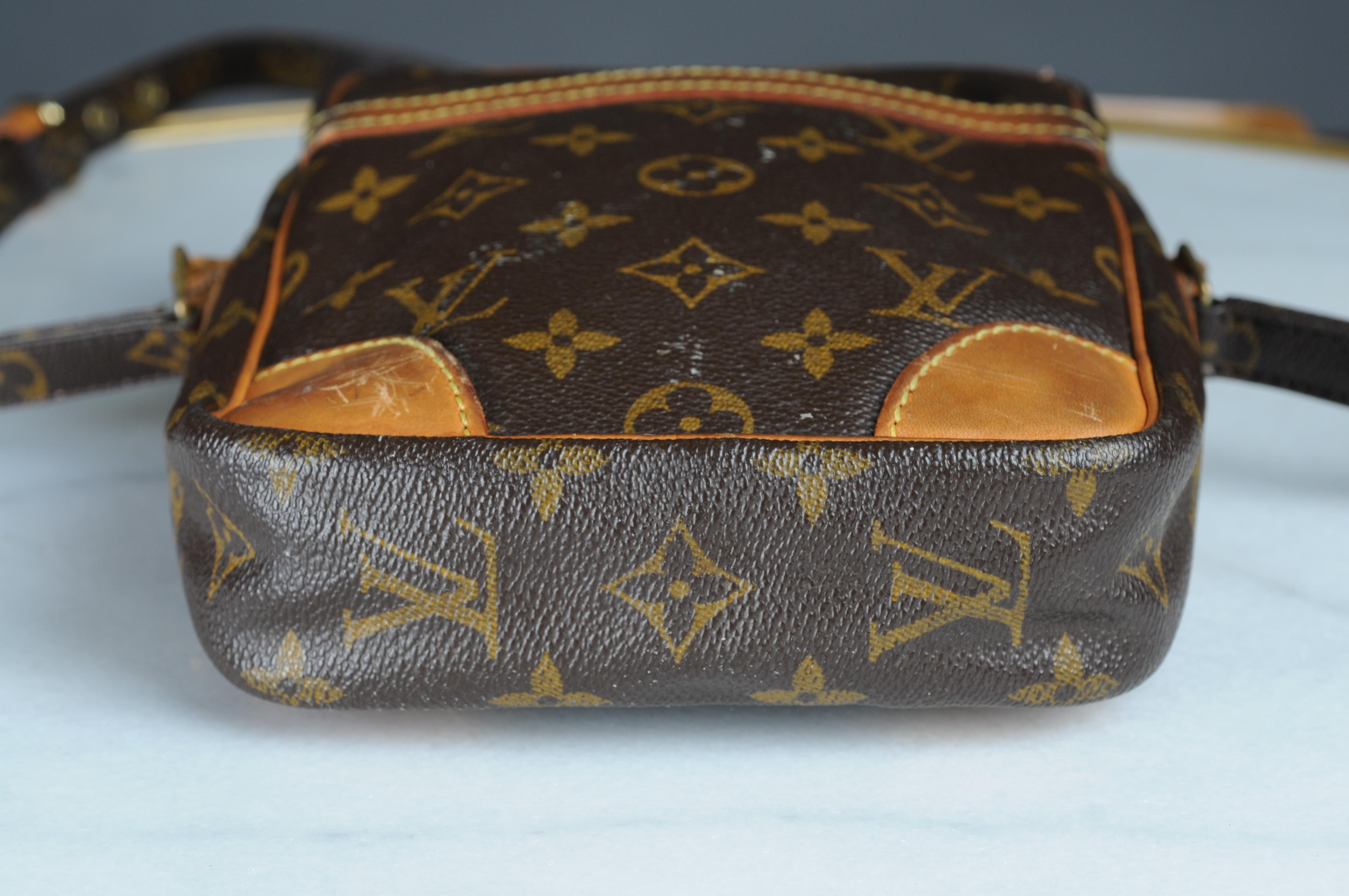 Vintage Louis Vuitton Danube  Crossbody Bag Canvas  For Sale 8