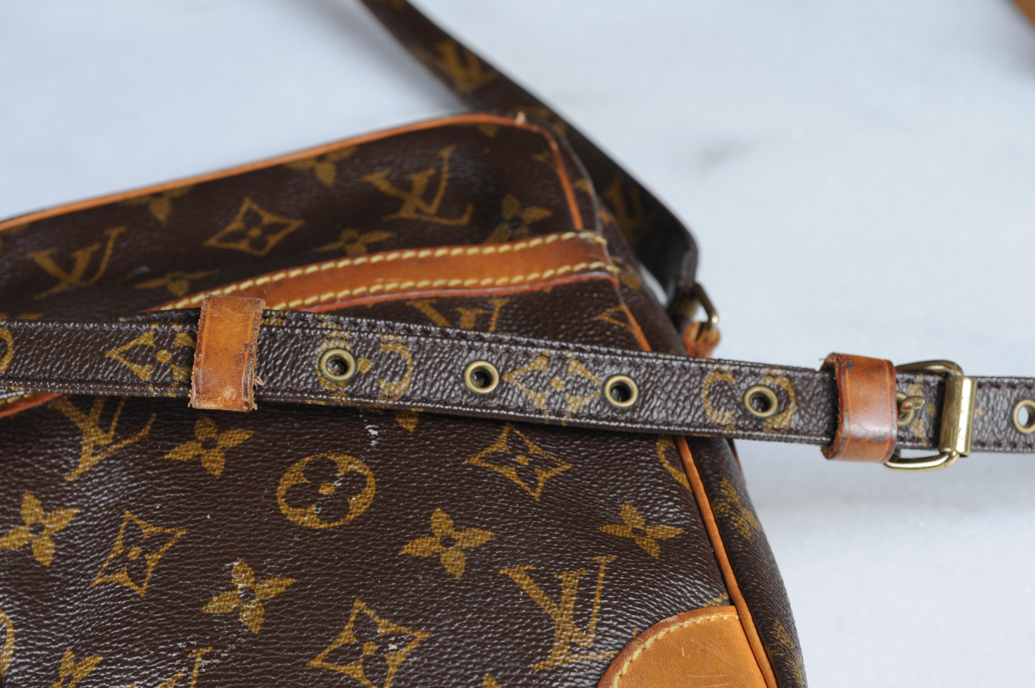 Vintage Louis Vuitton Danube  Crossbody Bag Canvas  For Sale 13