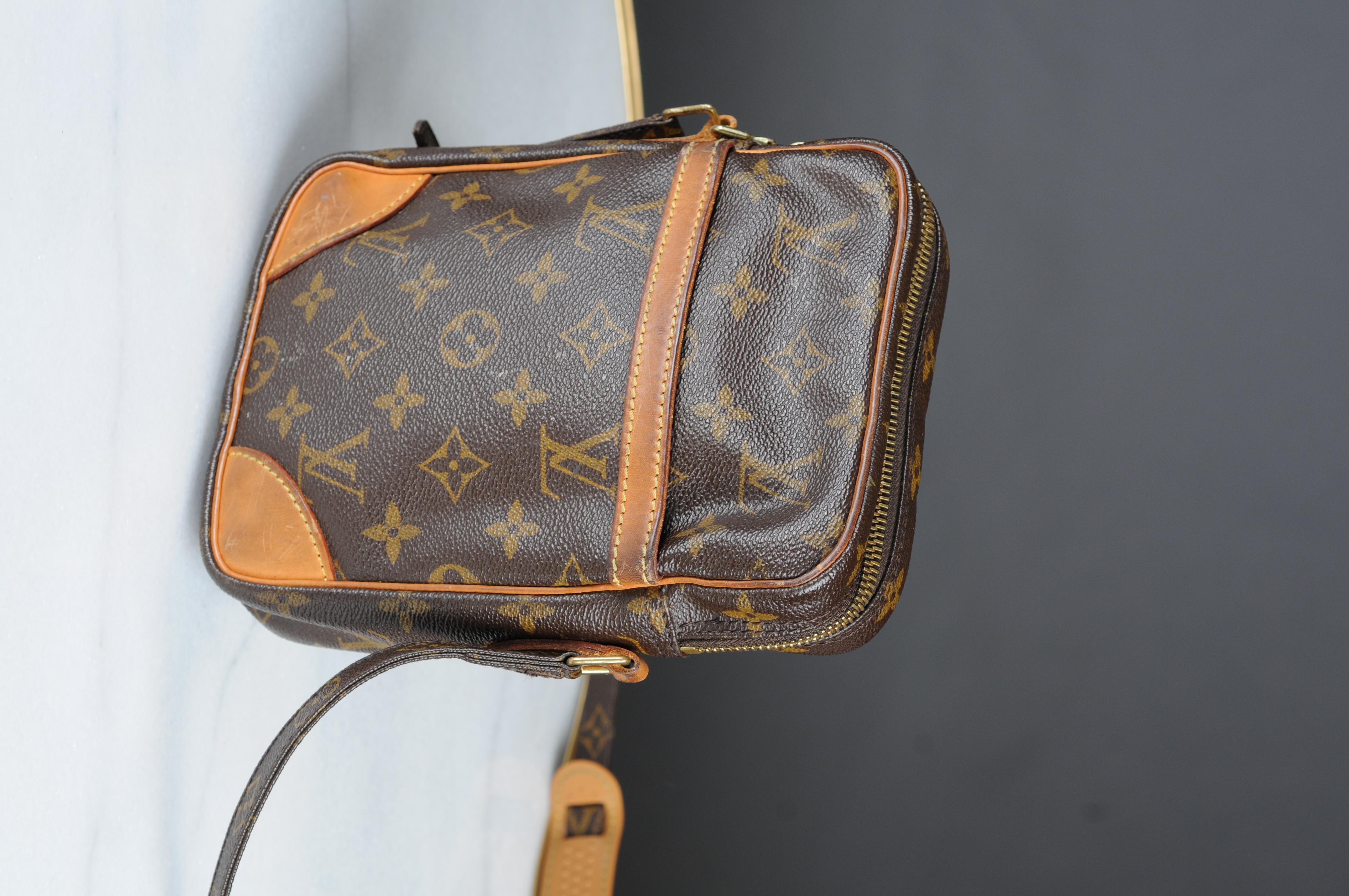 Vintage Louis Vuitton Danube  Crossbody Bag Canvas  For Sale 1
