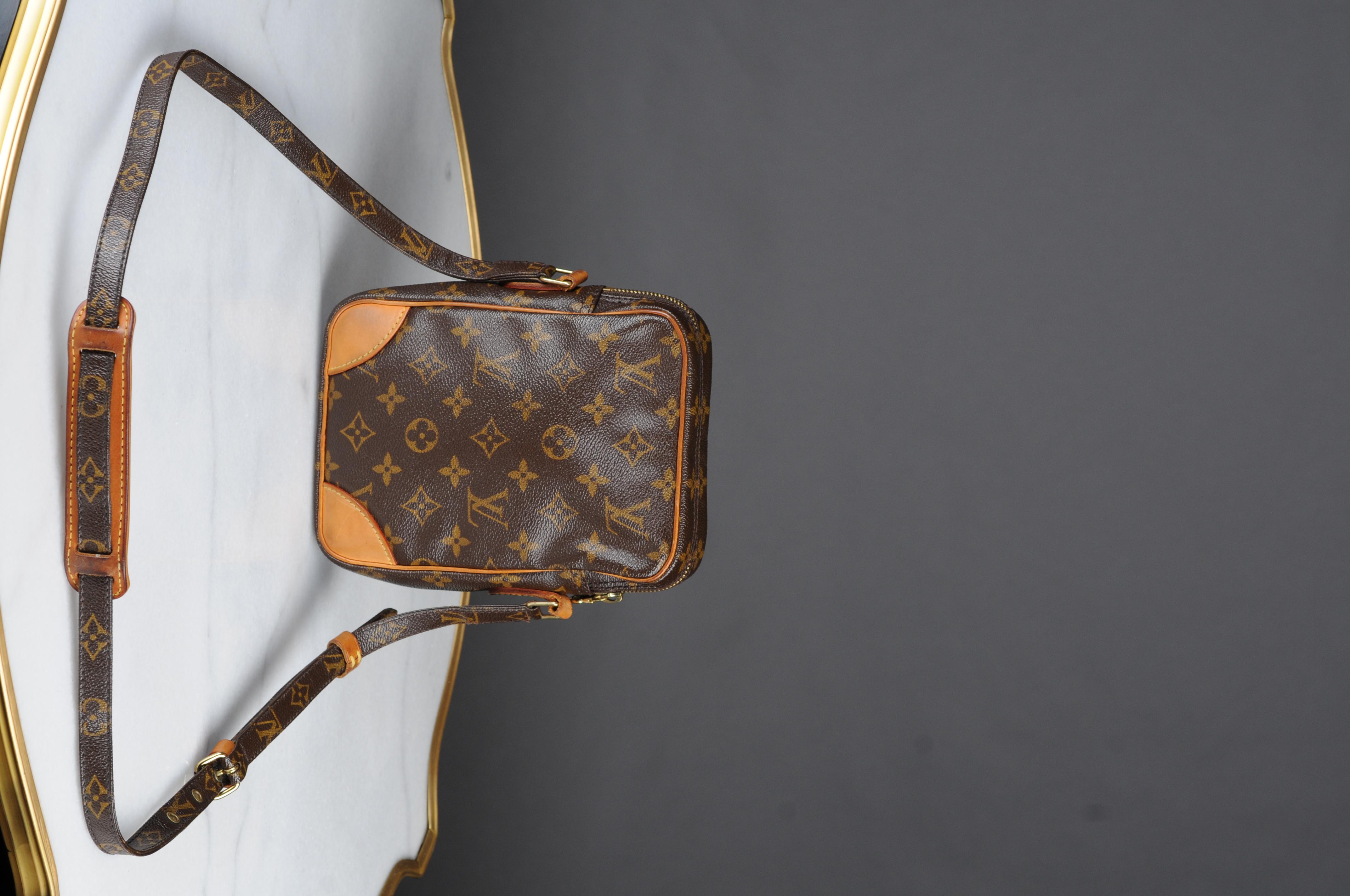 Vintage Louis Vuitton Danube  Crossbody Bag Canvas  For Sale 2