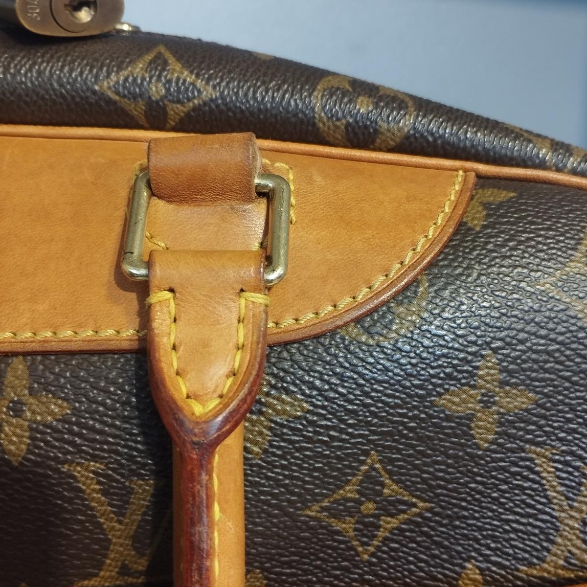 Women's Vintage Louis Vuitton Deauville Monogram For Sale
