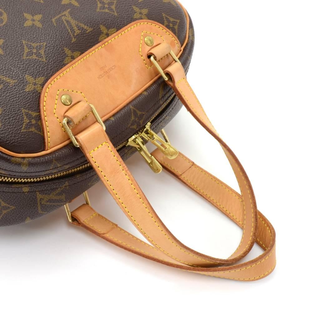 Louis Vuitton Vintage Excursion Monogram Canvas Travel Hand Bag For Sale 1