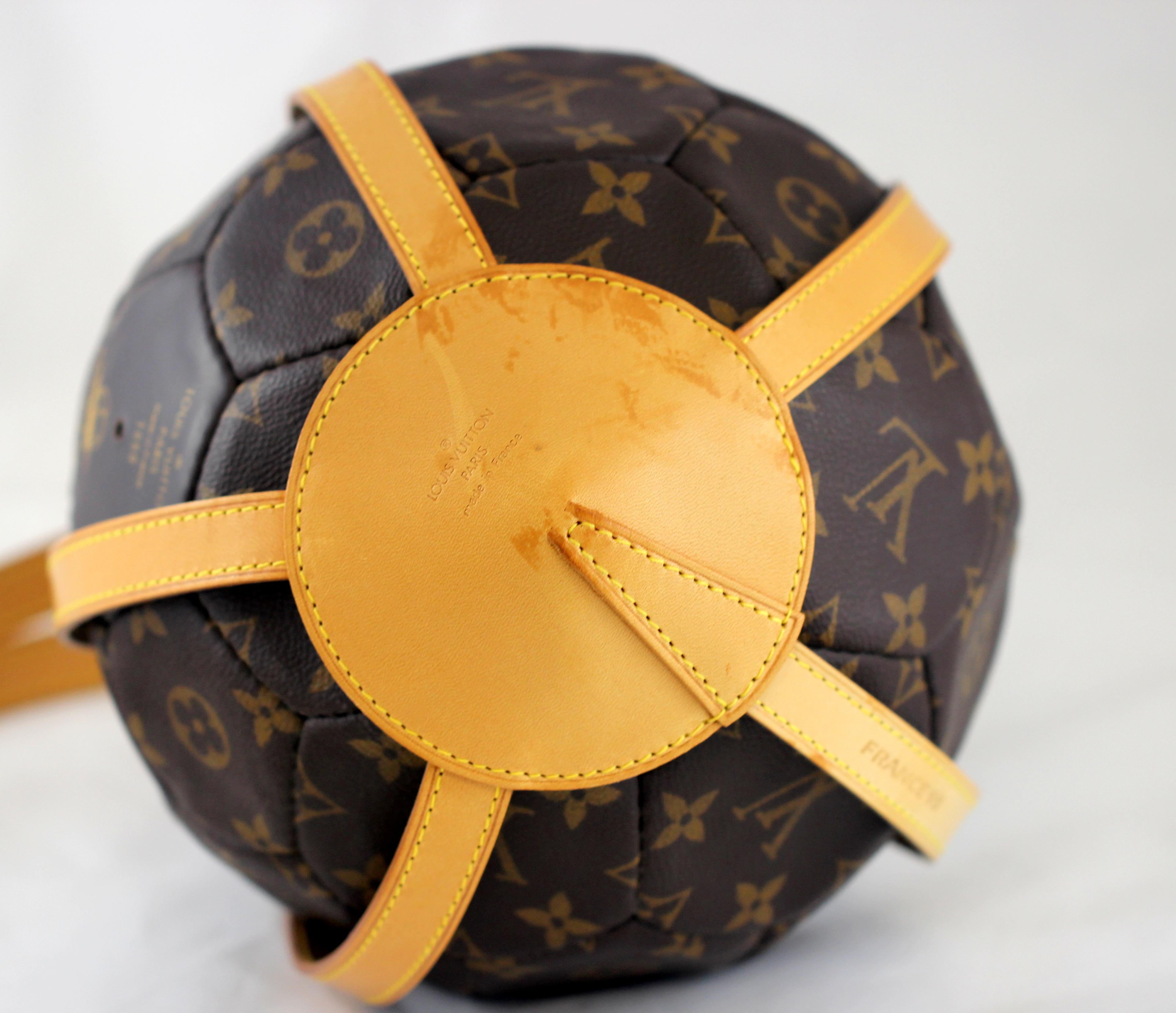 Vintage football/soccer ball
Manufactured by Louis Vuitton for World Cup of 1998 in France.
Limited and numbered edition Nr. 1650.

Made from monogram cow skin leather, net designed with natural leather bands for carrying.

Made by Luis