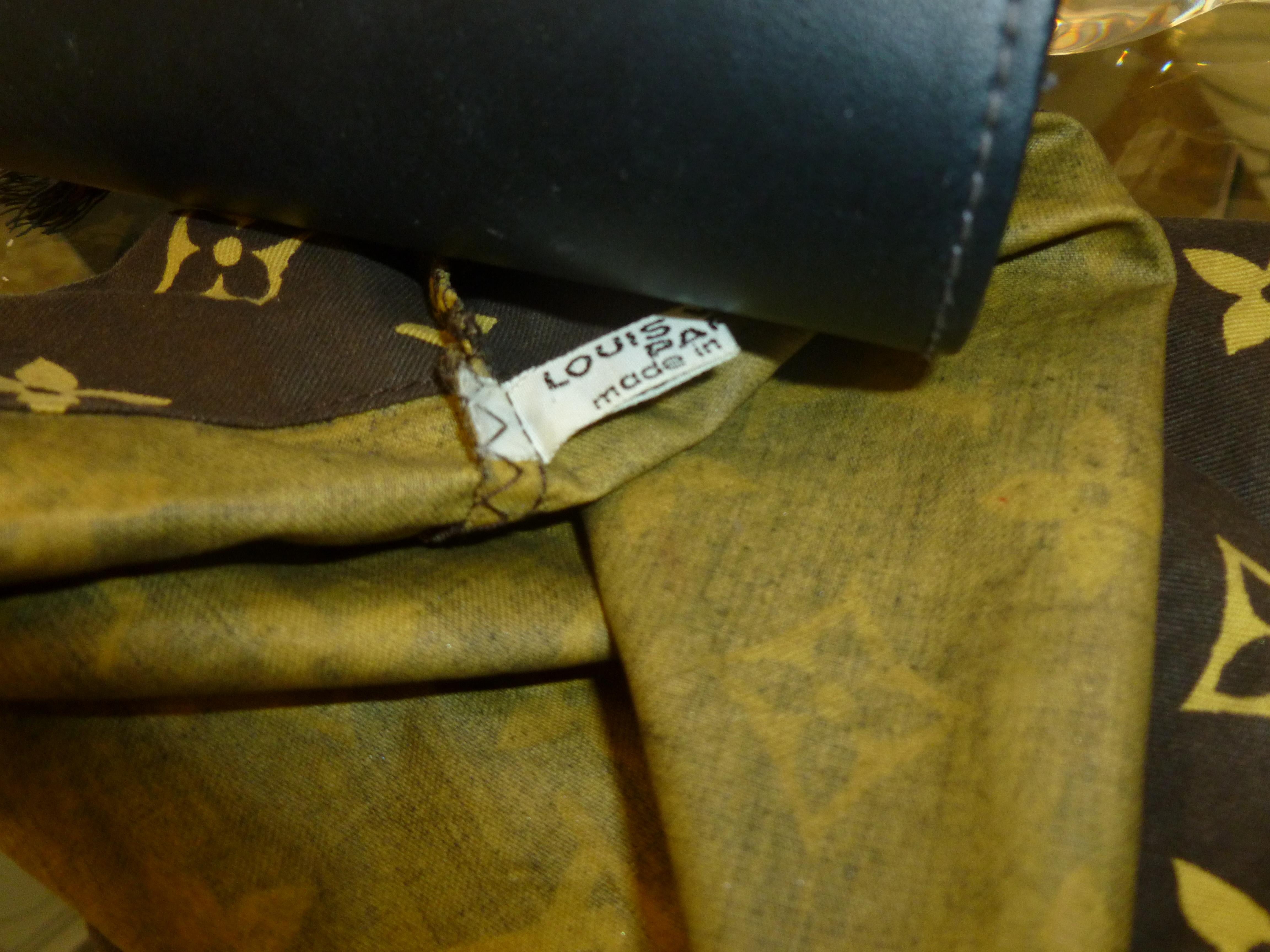Vintage Louis Vuitton French Shoe Bags With Shoe Stuffers 70's Pair Of For Sale 7
