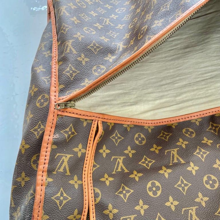 Sold at Auction: Vintage Louis Vuitton Garment Bag