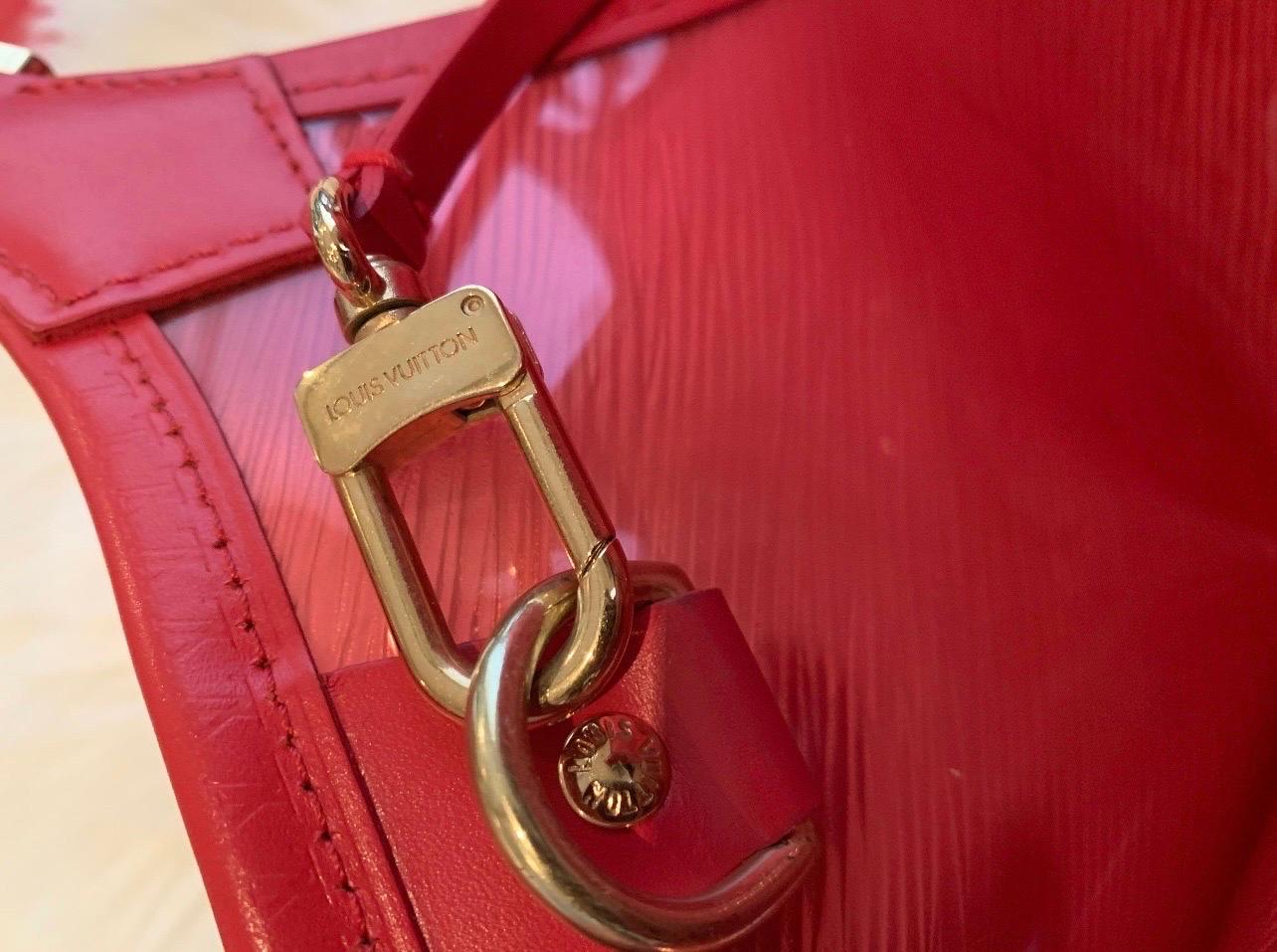 Sac de plage vintage Louis Vuitton Jumbo rouge clair Epi Excellent état - En vente à Malibu, CA