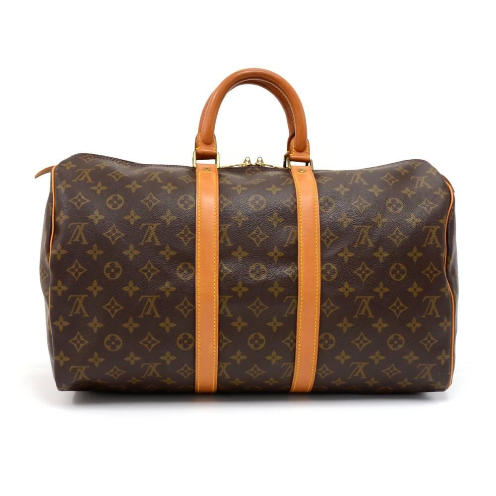 Vintage Louis Vuitton Keepall 45 is a classic of the Louis Vuitton travel bag collection. This spacious medium sized version in Monogram canvas and a double brass zipper. A great companion wherever you go. SKU: LP037

Made in: France
Serial Number: