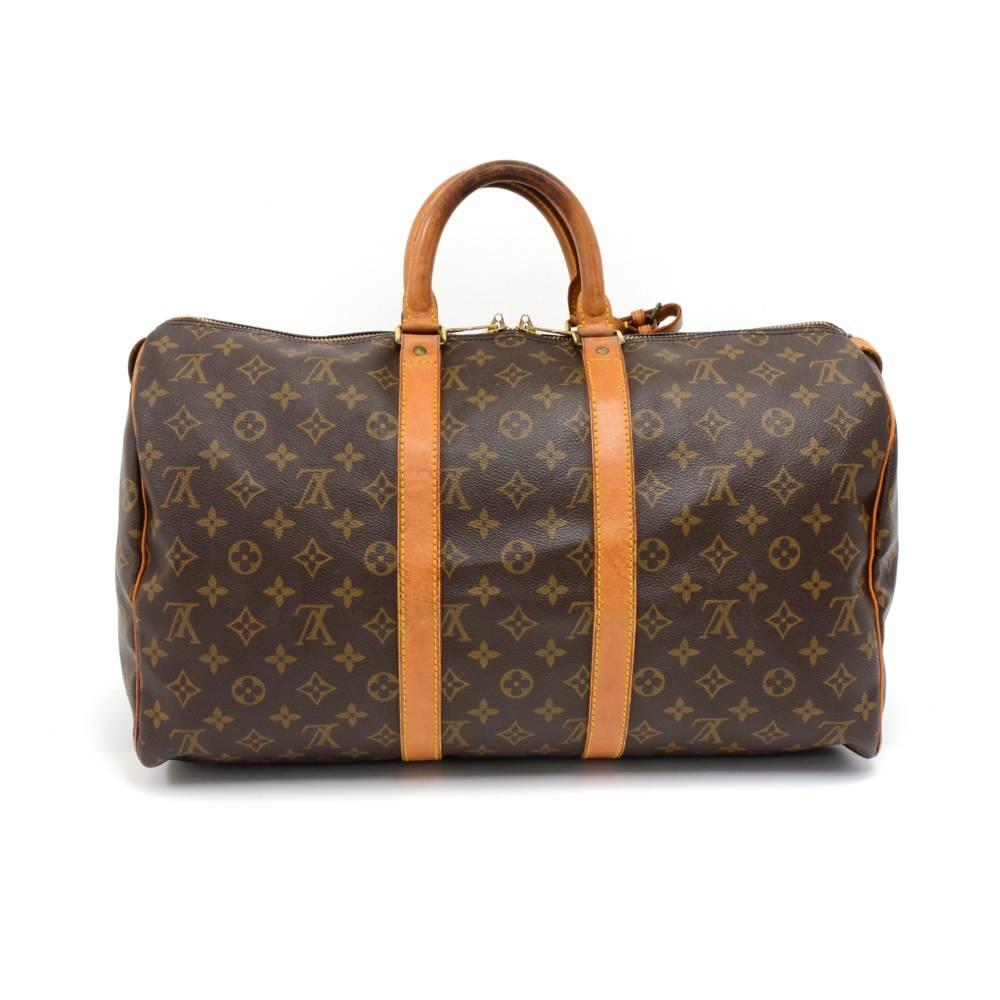 Vintage Louis Vuitton Keepall 45 is a classic of the Louis Vuitton travel bag collection. This spacious medium sized version in Monogram canvas and a double brass zipper. A great companion wherever you go.It comes with name tag and poignees.