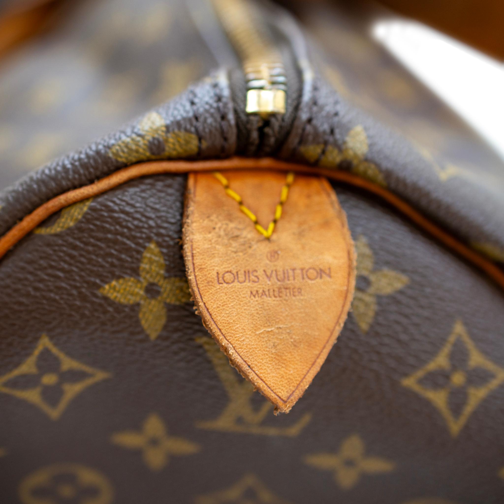 Vintage Louis Vuitton Keepall 55 Monogram Leather Top Handle Travel Bag en vente 7
