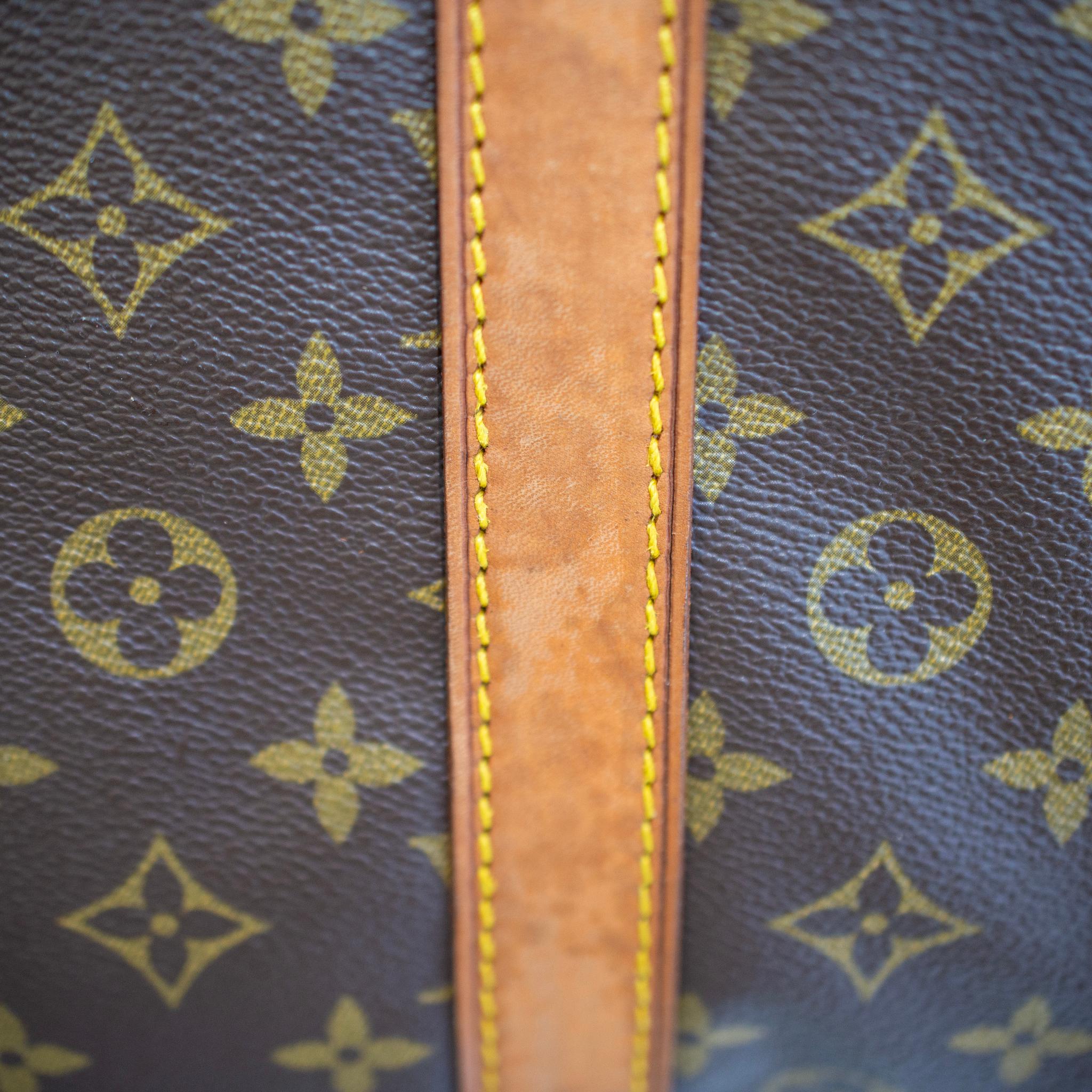 Vintage Louis Vuitton Keepall 55 Monogram Leather Top Handle Travel Bag en vente 4
