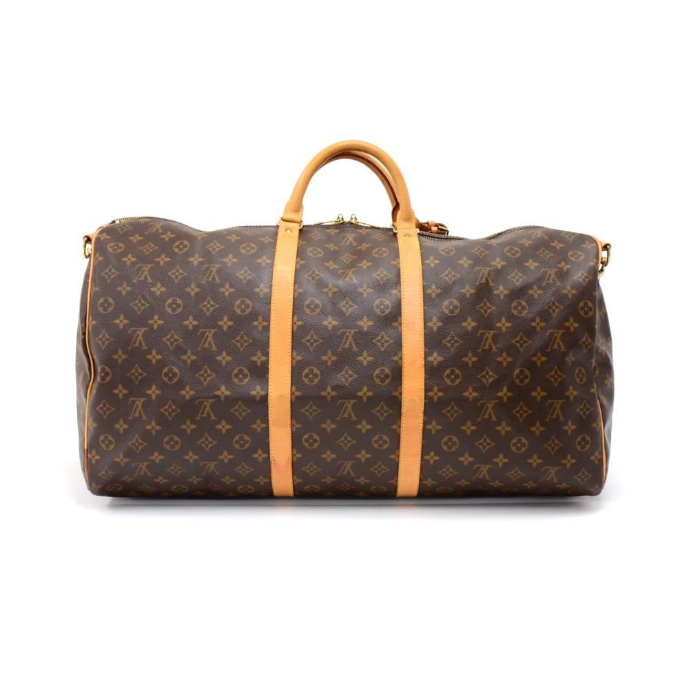 Vintage Louis Vuitton Keepall Bandouliere 60 a classic from the Louis Vuitton travel bag collection. This spacious largest sized version in Monogram canvas and a double zipper for secure and easy access. Great for any trip! Comes with a detachable