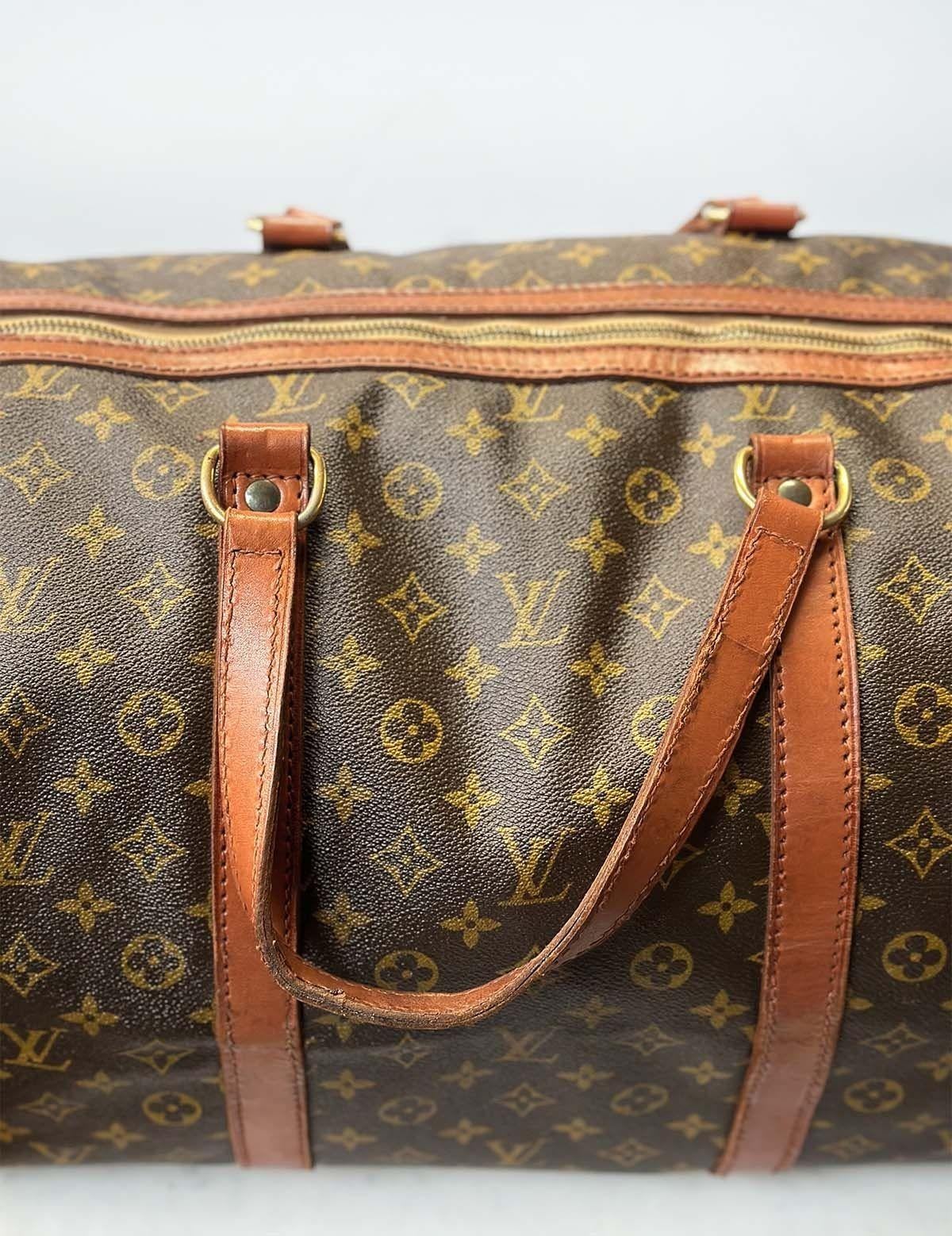 Vintage Louis Vuitton monogram luggage bag. The exterior of the bag is adorned with the renowned LV monogram pattern and vachetta leather details, finished with gold-tone brass hardware.
Dimensions:
19