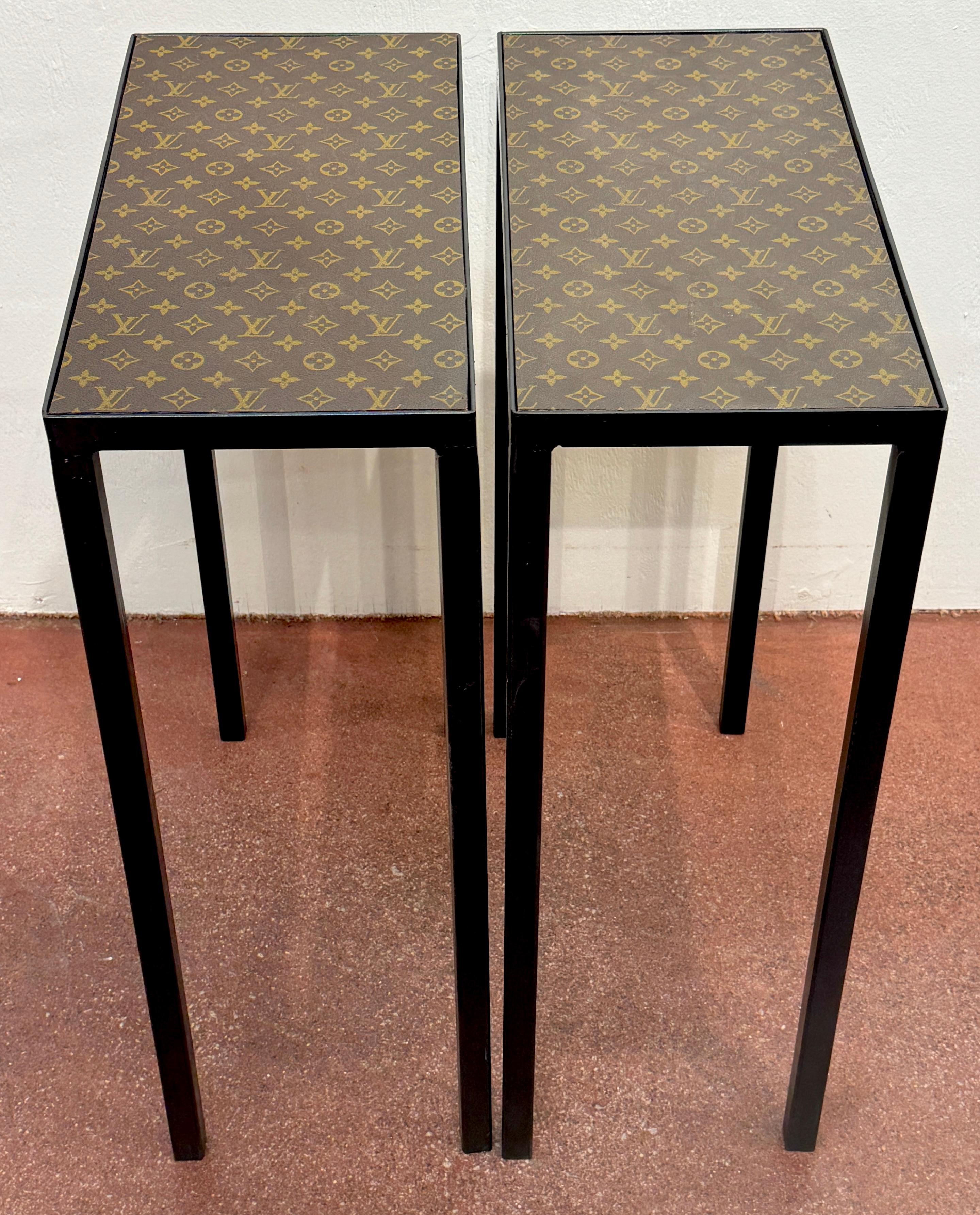 Konsolentisch aus Segeltuch und Schmiedeeisen von Louis Vuitton LV im Vintage-Stil, 2tes Exemplar verfügbar (Französisch) im Angebot
