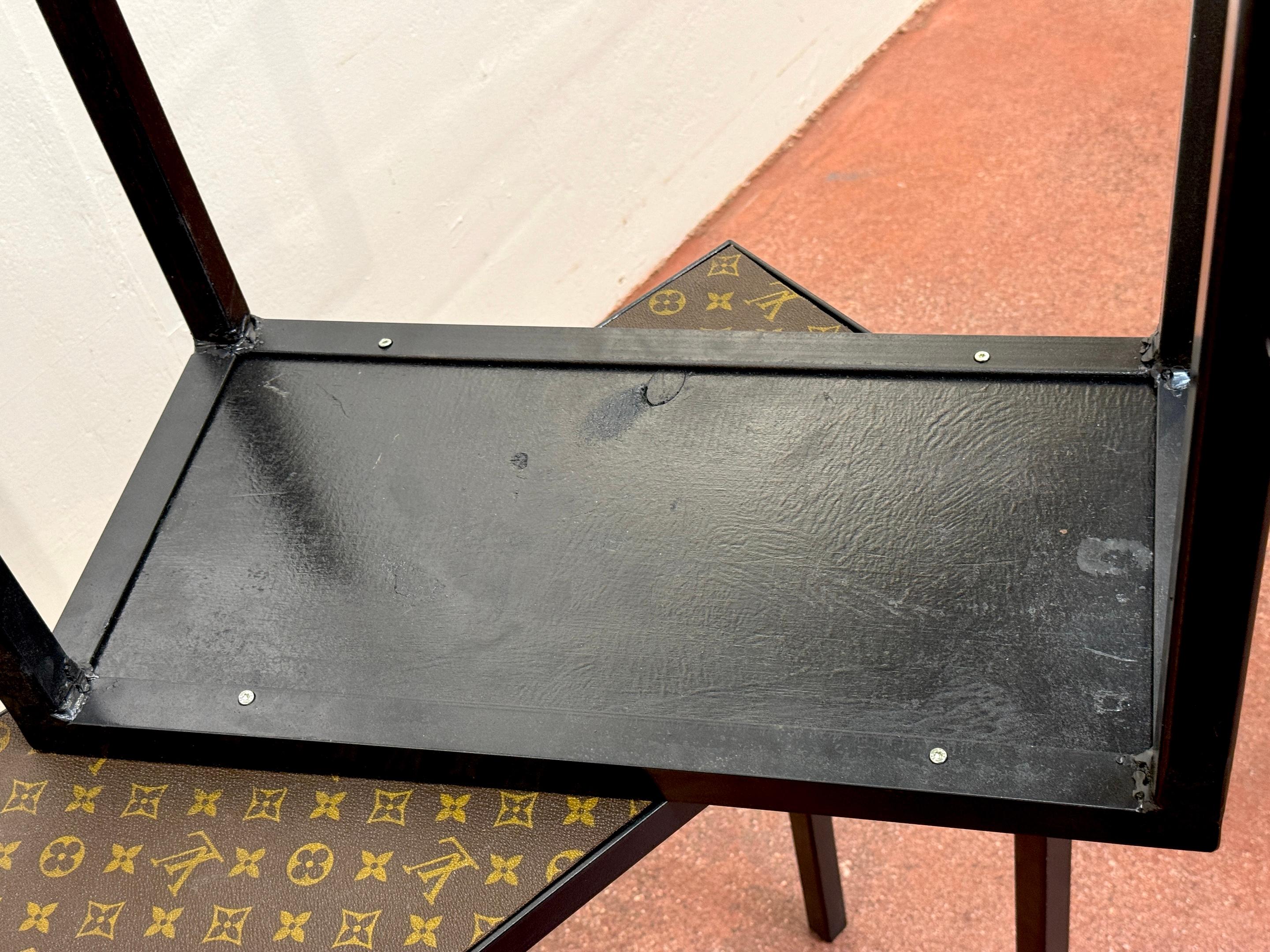 Konsolentisch aus Segeltuch und Schmiedeeisen von Louis Vuitton LV im Vintage-Stil, 2tes Exemplar verfügbar im Angebot 1