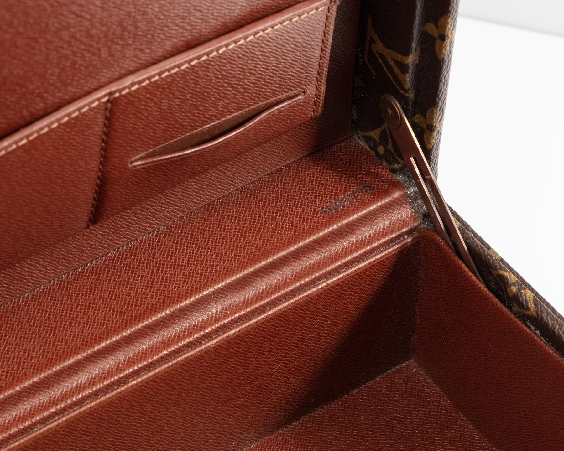 Maletín vintage Louis Vuitton de mediados del siglo XX Francia Circa 1975 -80 Latón en venta