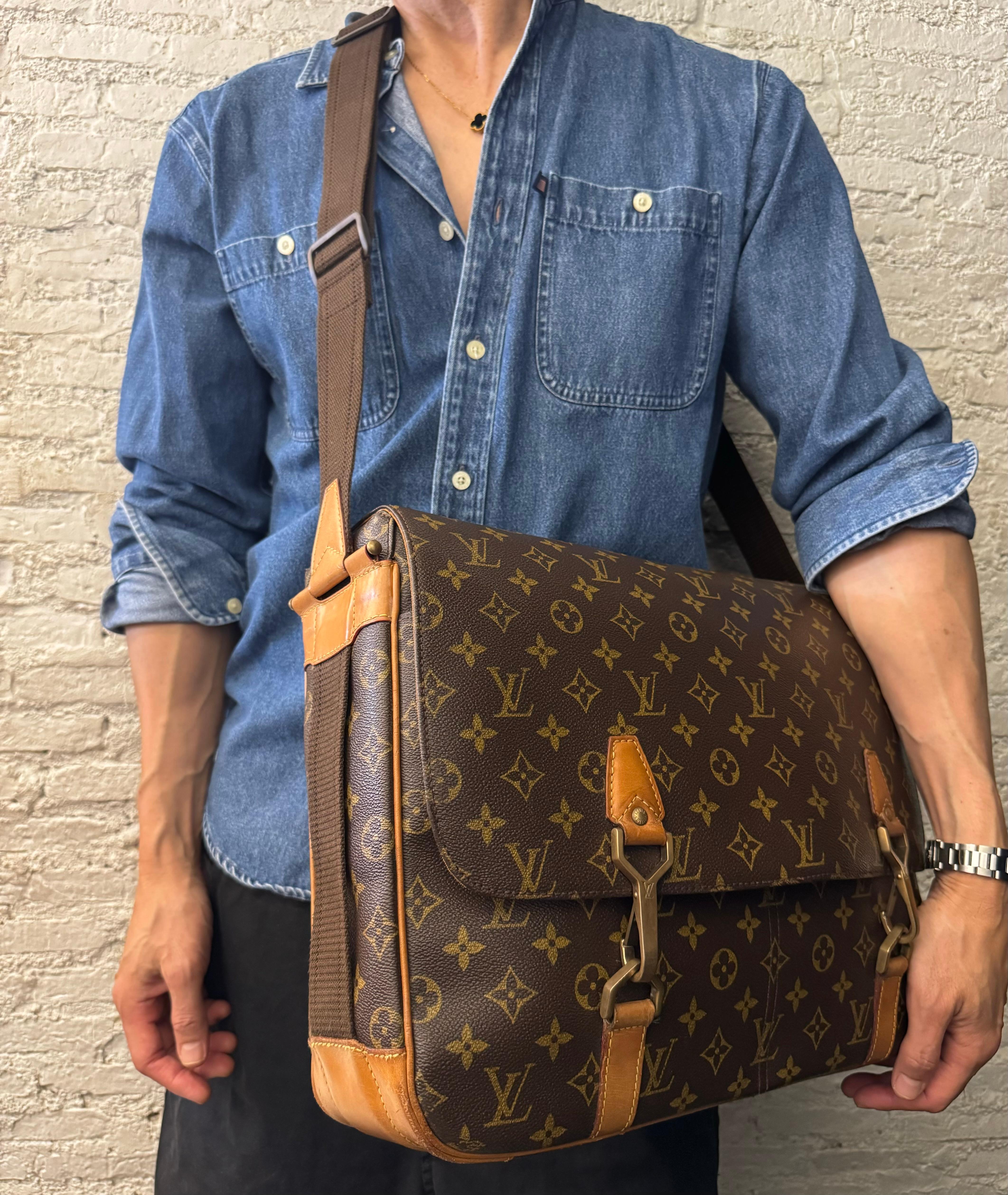 Vintage LOUIS VUITTON Monogram Canvas Dersou Messenger Bag Brown Custom-Made In Good Condition In Bangkok, TH