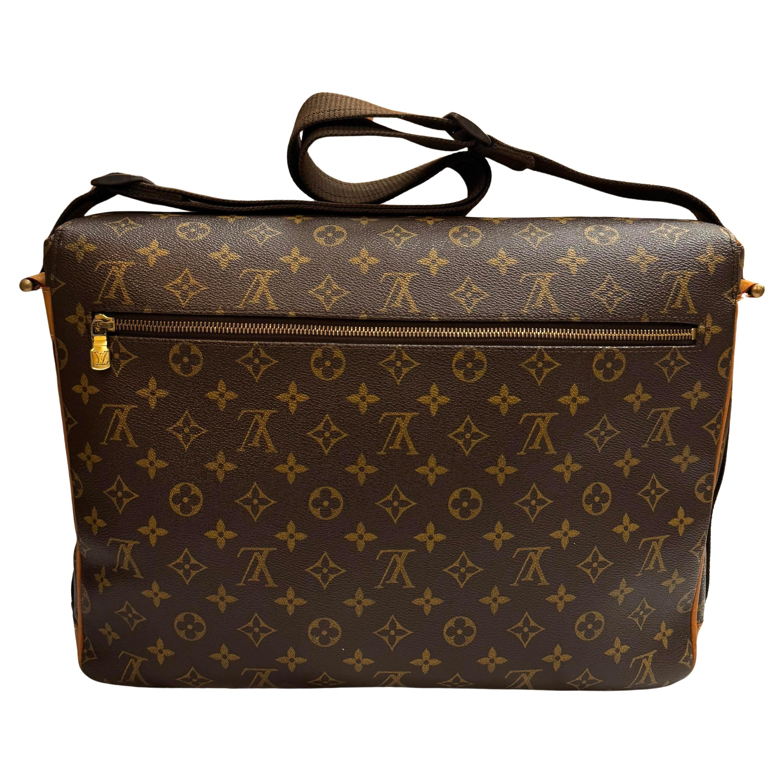 This custom-made LOUIS VUITTON Dersou Messenger Bag is crafted of brown monogram canvas and natural vachetta featuring brass hardware. Front flap double lobster-claw closures opens to a spacious canvas interior featuring a zippered pocket and two