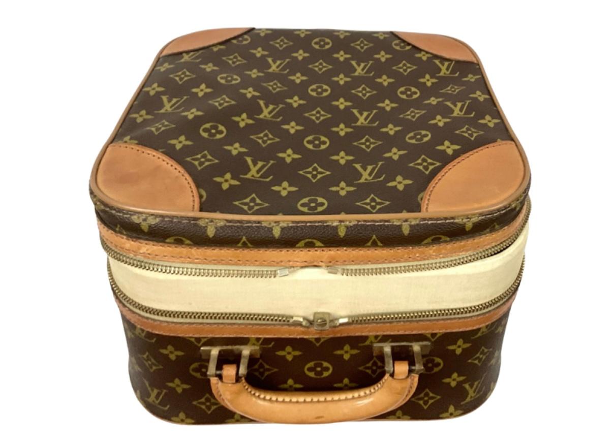 Vintage Louis Vuitton Monogram Cosmetics Bag In Good Condition In Bradenton, FL