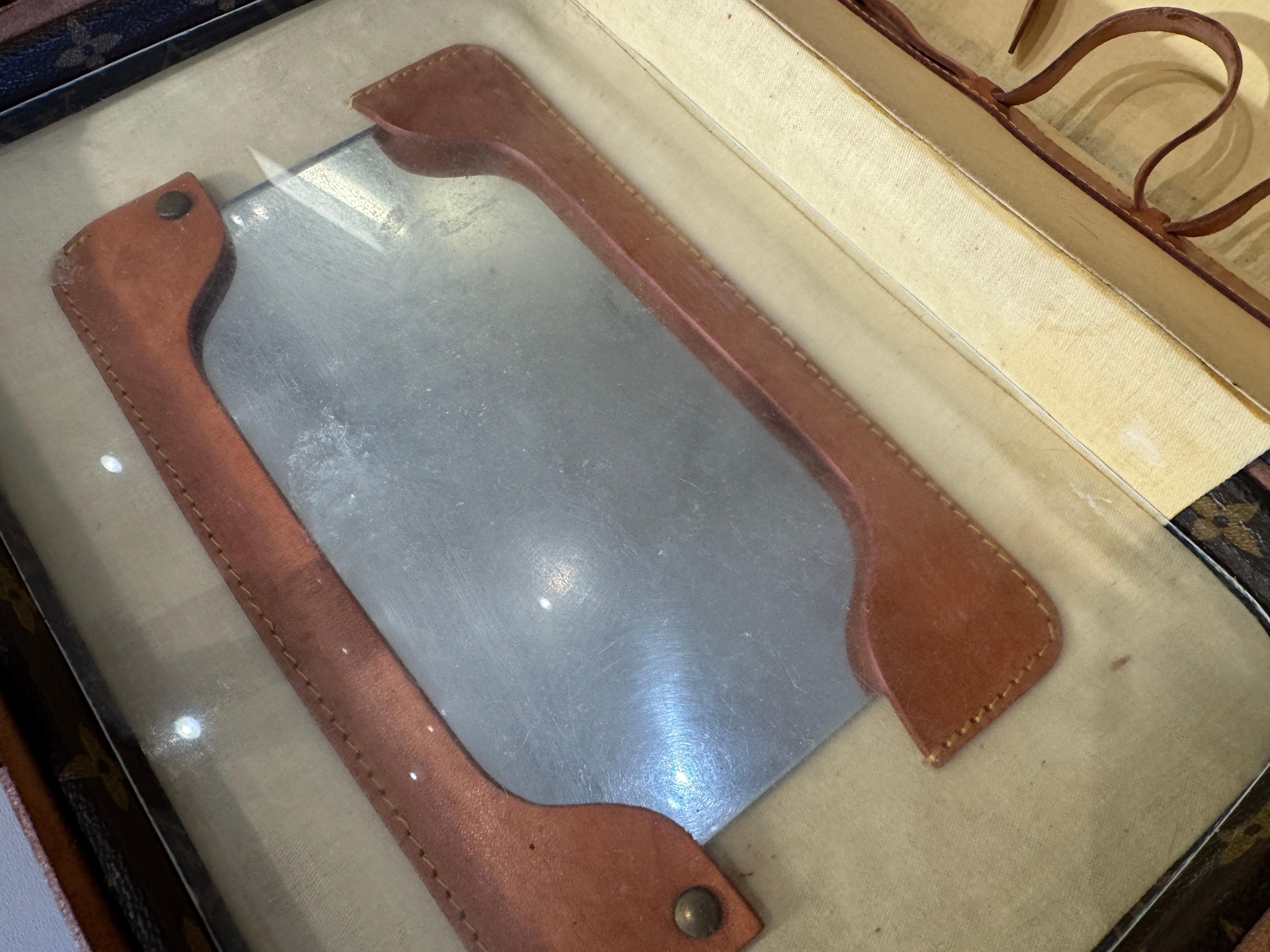 Vanity Case Vintage Louis Vuitton Monogram Hard-Sided - Garniture en cuir, Iconic Tru en vente 2