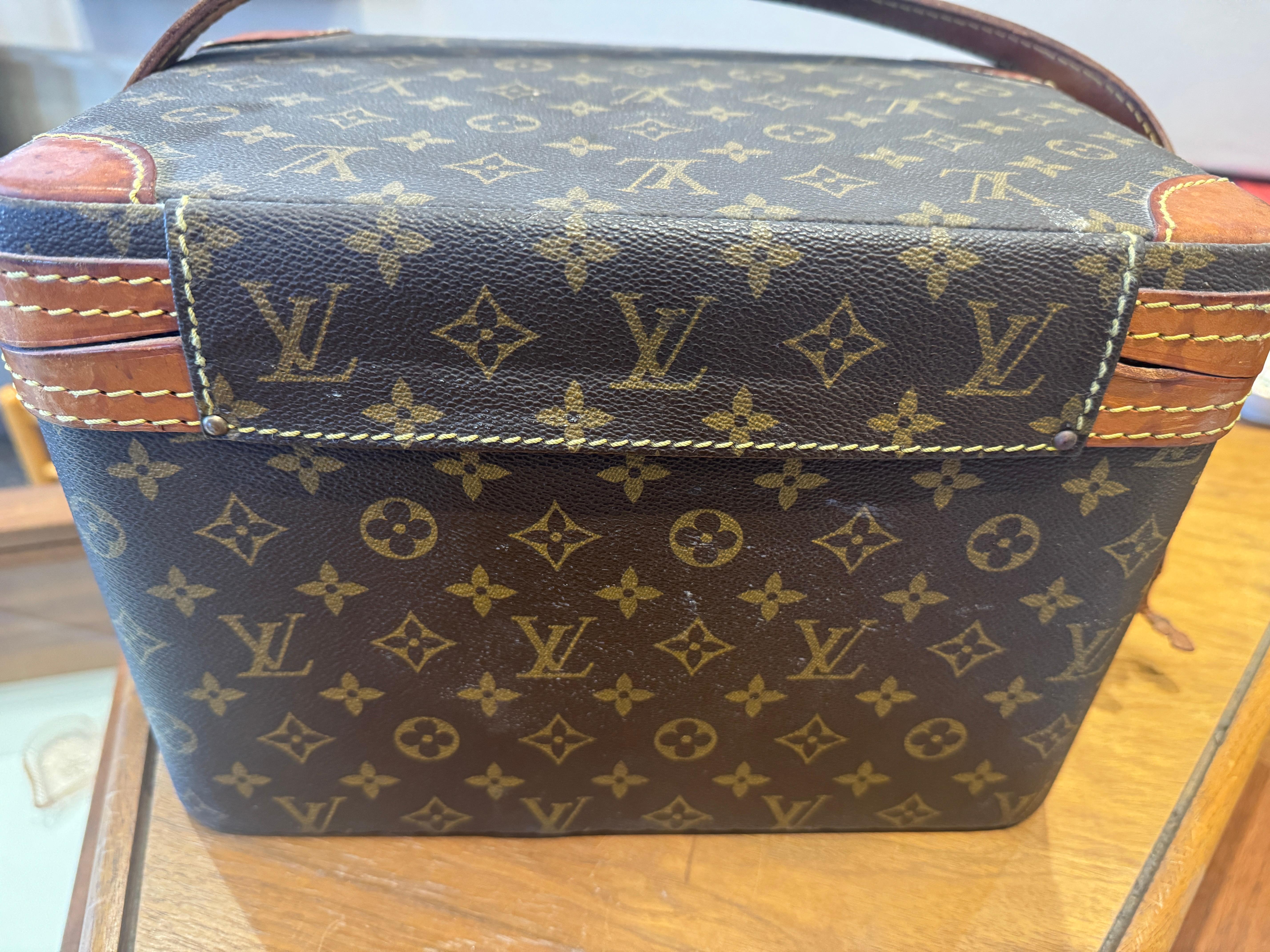 Vanity Case Vintage Louis Vuitton Monogram Hard-Sided - Garniture en cuir, Iconic Tru en vente 4