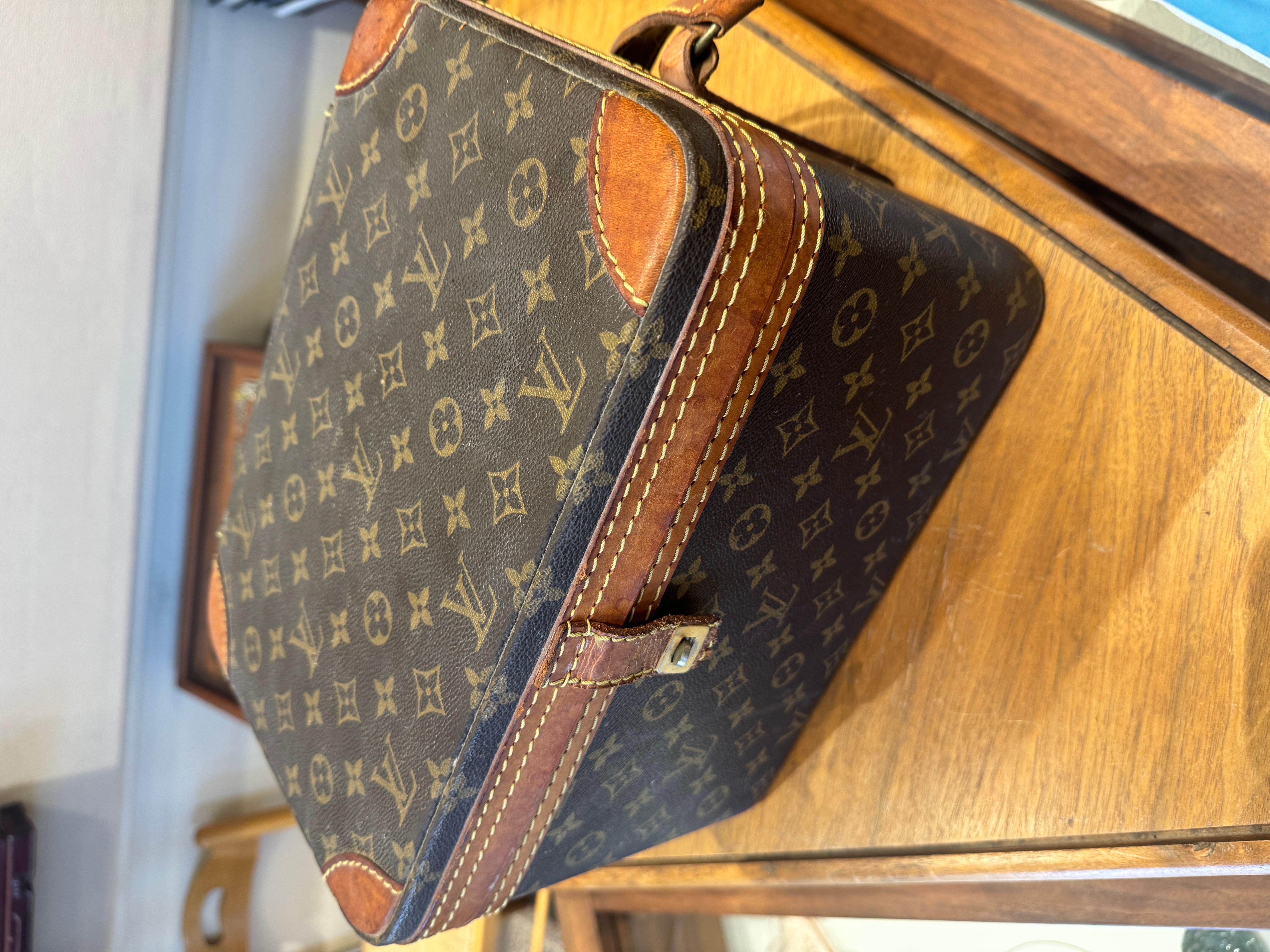 Vanity Case Vintage Louis Vuitton Monogram Hard-Sided - Garniture en cuir, Iconic Tru en vente 5