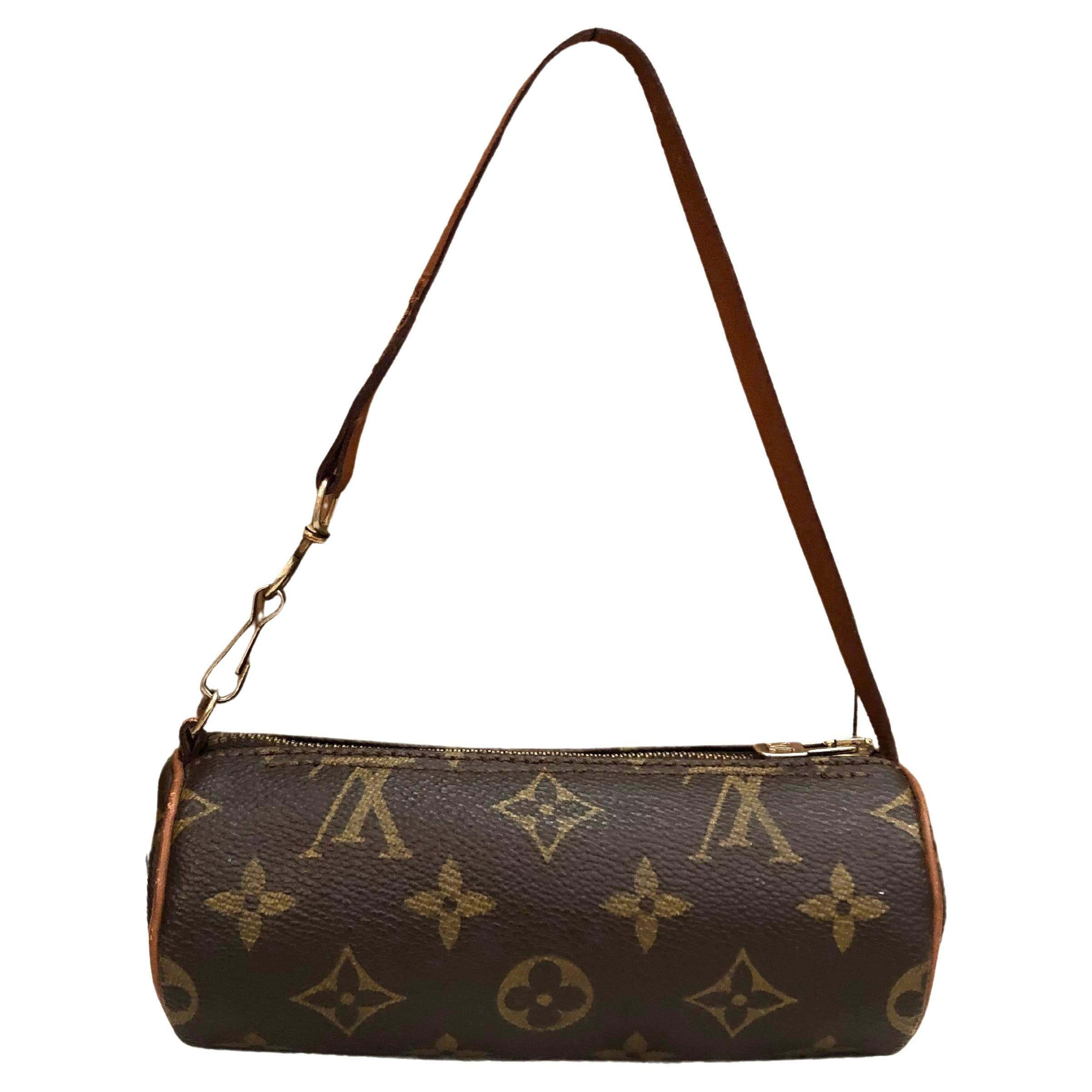 This vintage LOUIS VUITTON mini Papillon pouch is crafted of monogram canvas and leather in brown. Top zipper closure opens to a brown leather interior. Measures 6.25”x 2.25”x 2.25”. Comes with complimentary non-LV chain. 

Condition - Generally in