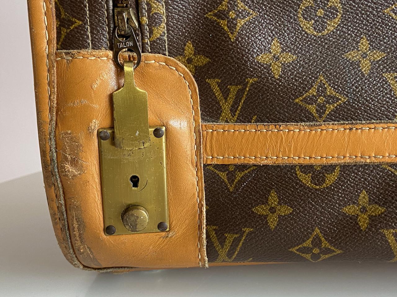 Louis Vuitton Vintage Monogram Canvas Travel Trunk.  Brown monogram canvas, leather base and top.  The key is missing and the trunk comes with patina :- 
Nice for decoration or traveling.
Free international shipping !
 