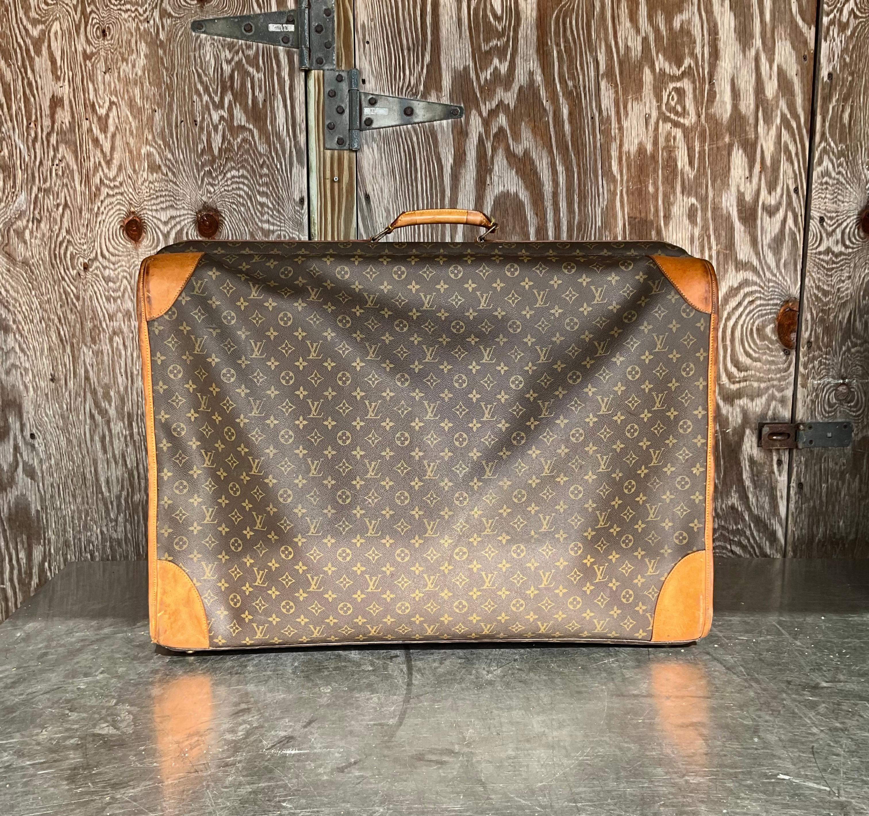 Vintage Louis Vuitton Monogram Pullman Suitcase In Good Condition For Sale In Lake Worth Beach, FL