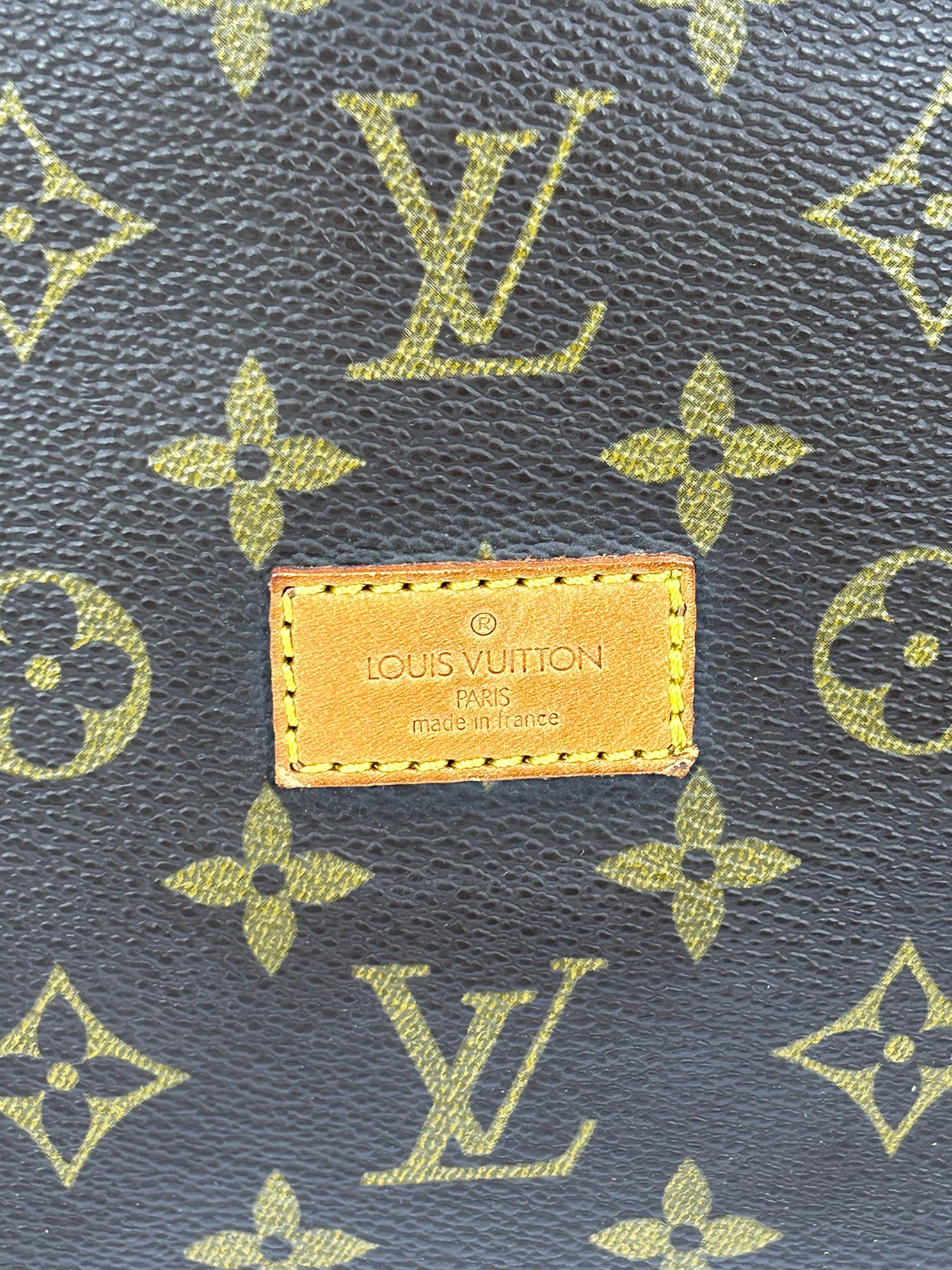 Sac messager Samur 43 vintage Louis Vuitton en vente 10