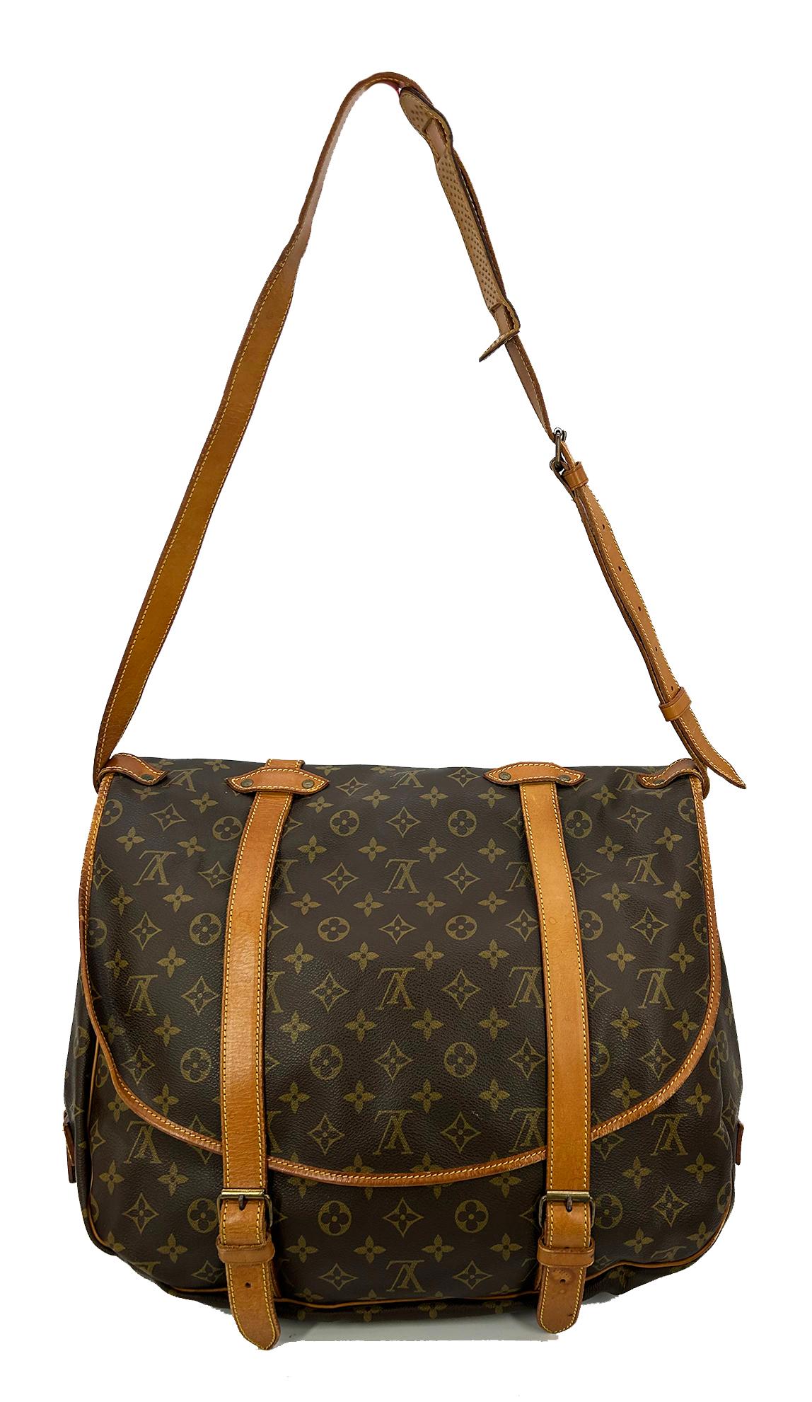 Vintage Louis Vuitton Monogram Samur 43 Messenger Shoulder Bag in good condition. Signature monogram canvas in brown and tan print trimmed with tan leather and brass hardware. Wear throughout consistent with age and use. Double sided messenger flap