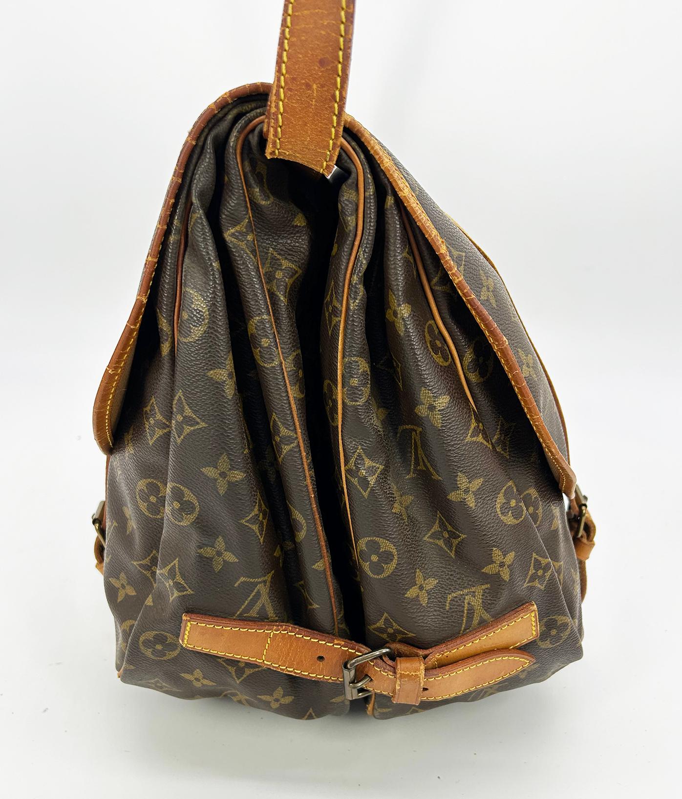 Vintage Louis Vuitton Monogram Samur 43 Messenger Shoulder Bag In Good Condition For Sale In Philadelphia, PA