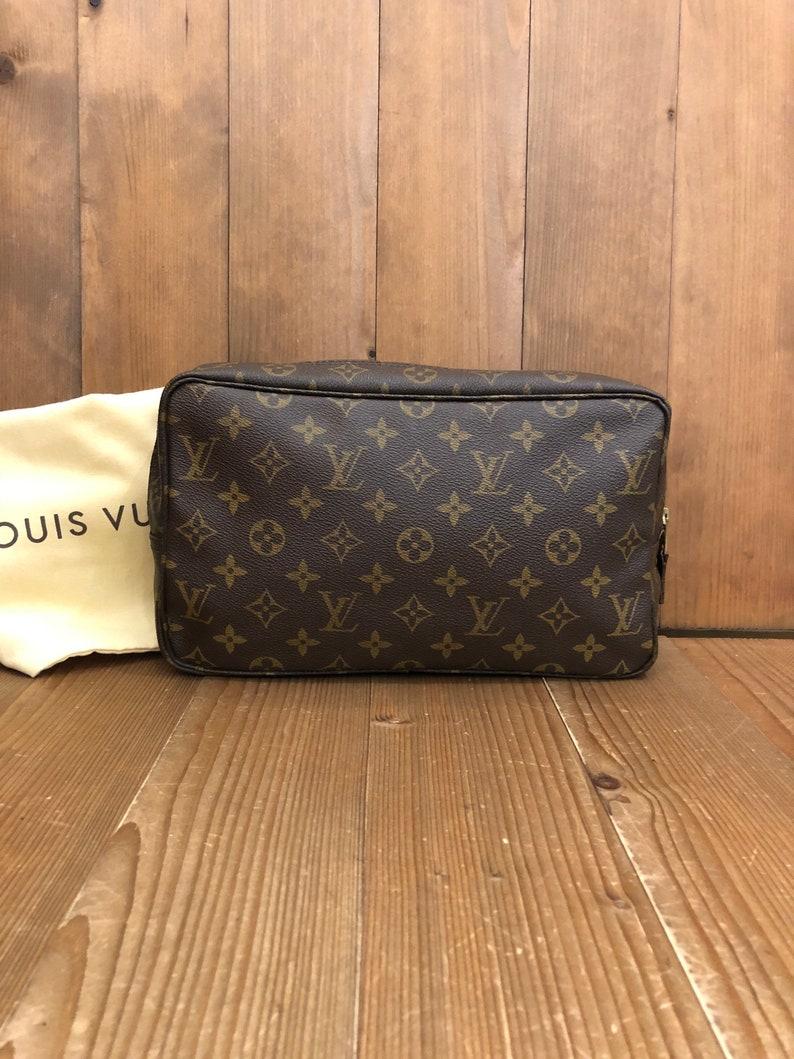 This vintage Louis Vuitton cosmetic pouch is crafted of Louis Vuitton coated monogram canvas. The zip around feature lets you open the pouch wide to fit in your make-up or toiletry essentials. This is the ideal pouch for traveling or simply the