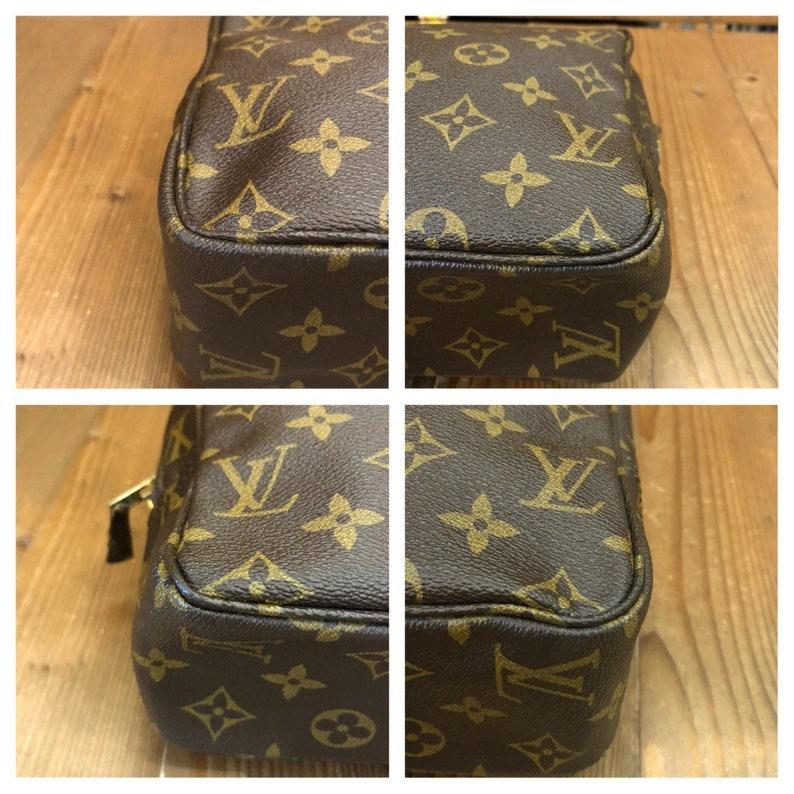 Vintage LOUIS VUITTON Monogram Trousse 28 Cosmetic Pouch Clutch Bag In Good Condition In Bangkok, TH