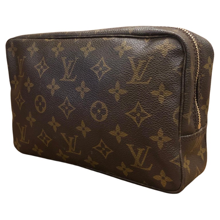 Vintage LOUIS VUITTON Monogram Trousse 23 Cosmetic Pouch Clutch Bag For  Sale at 1stDibs
