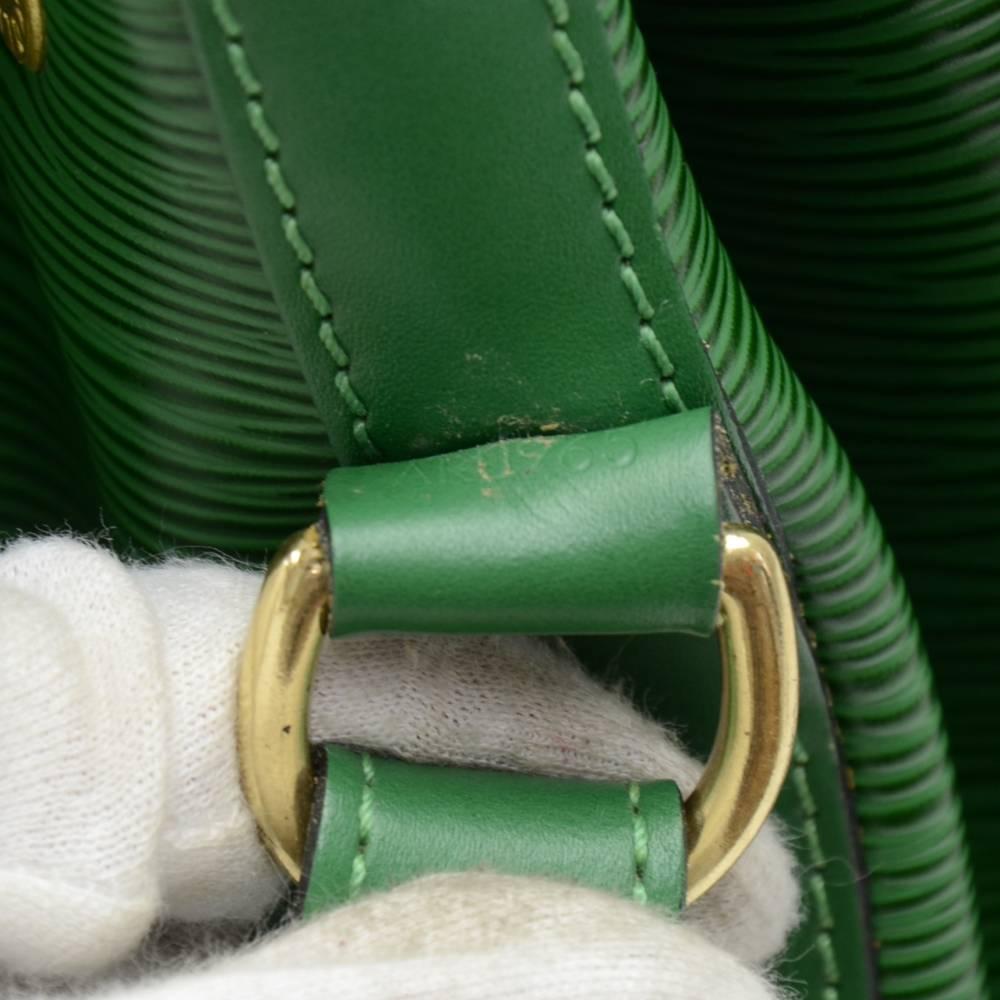 Louis Vuitton Vintage Noe Large Green Epi Leather Shoulder Bag For Sale 2