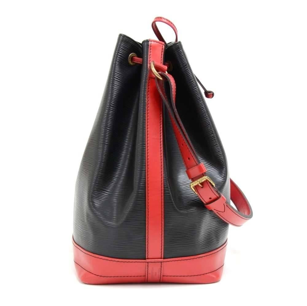 Vintage Louis Vuitton Noe Large Red Black Vio Epi Leather Shoulder Bag In Good Condition In Fukuoka, Kyushu