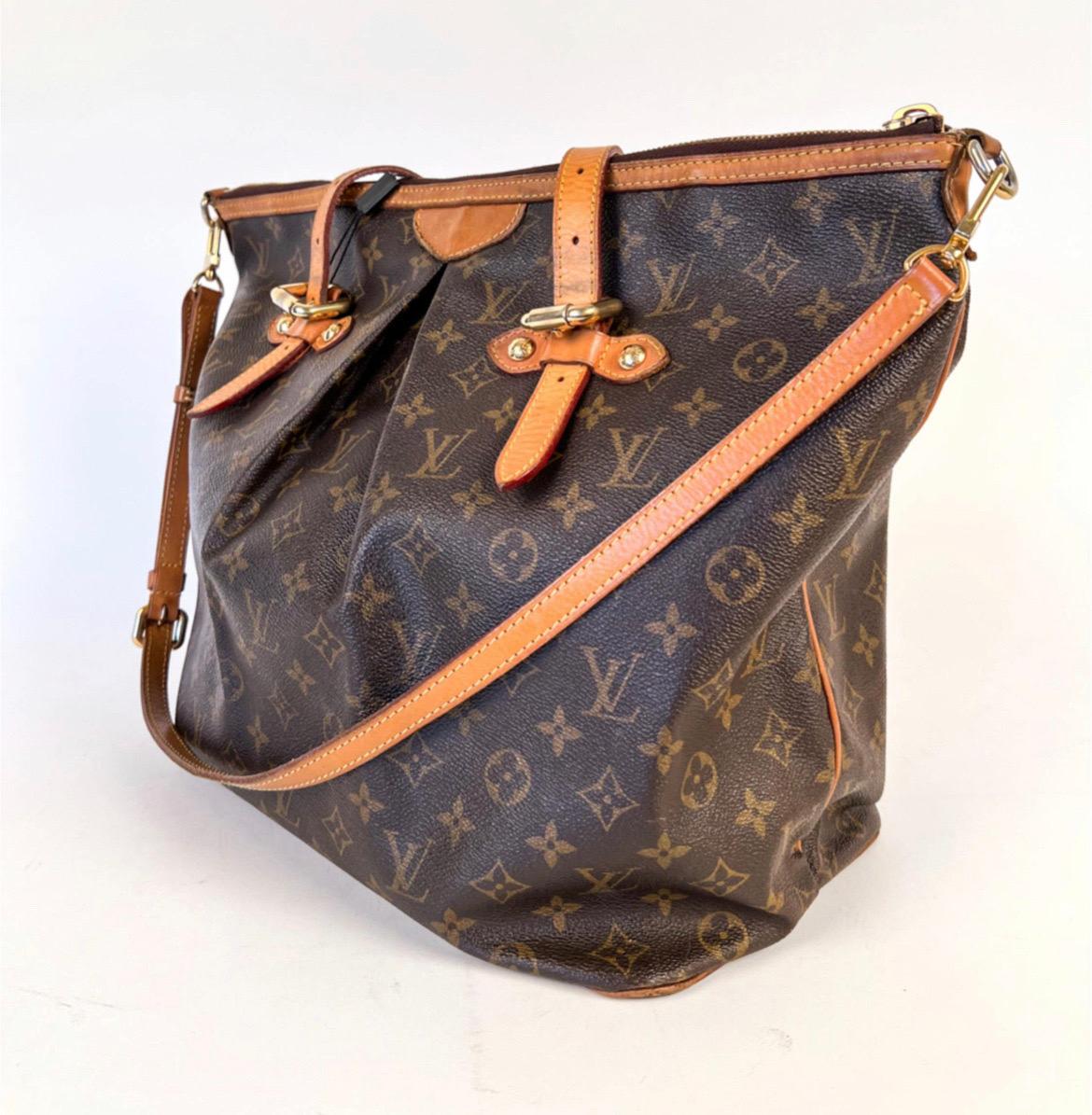 Authentic Louis Vuitton Palermo GM tote, a versatile and timeless piece designed in the Maison’s iconic monogram coated canvas with vachetta leather trim. 

Dimensions: H 13