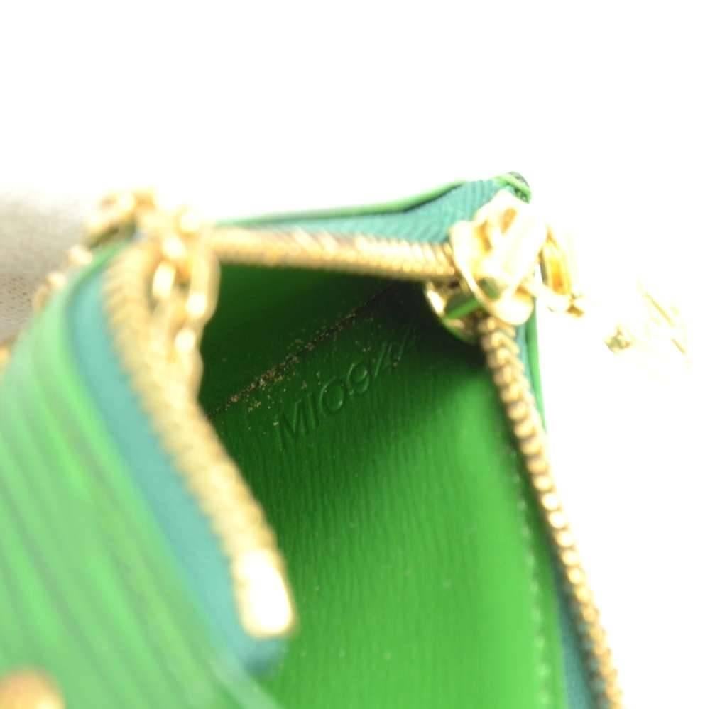 Women's or Men's Louis Vuitton Vintage Pochette Cles Key Green Epi Leather Coin Case / Key Chain