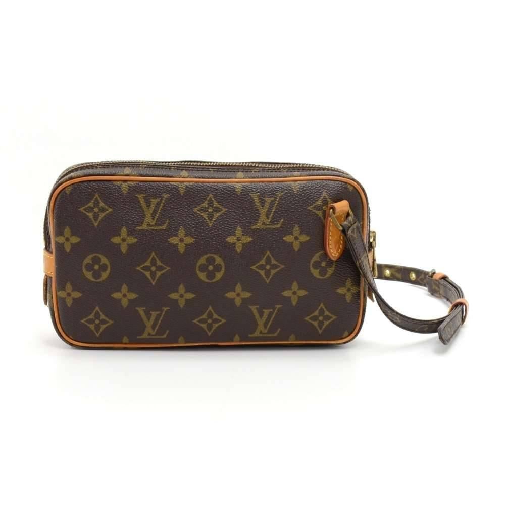 Vintage Louis Vuitton Pochette Marly Bandouliere in monogram canvas. It can be carried on shoulder or across body with adjustable leather strap and shoulder support. It stores beauty products and other daily essentials.  SKU: LP142

Made in: